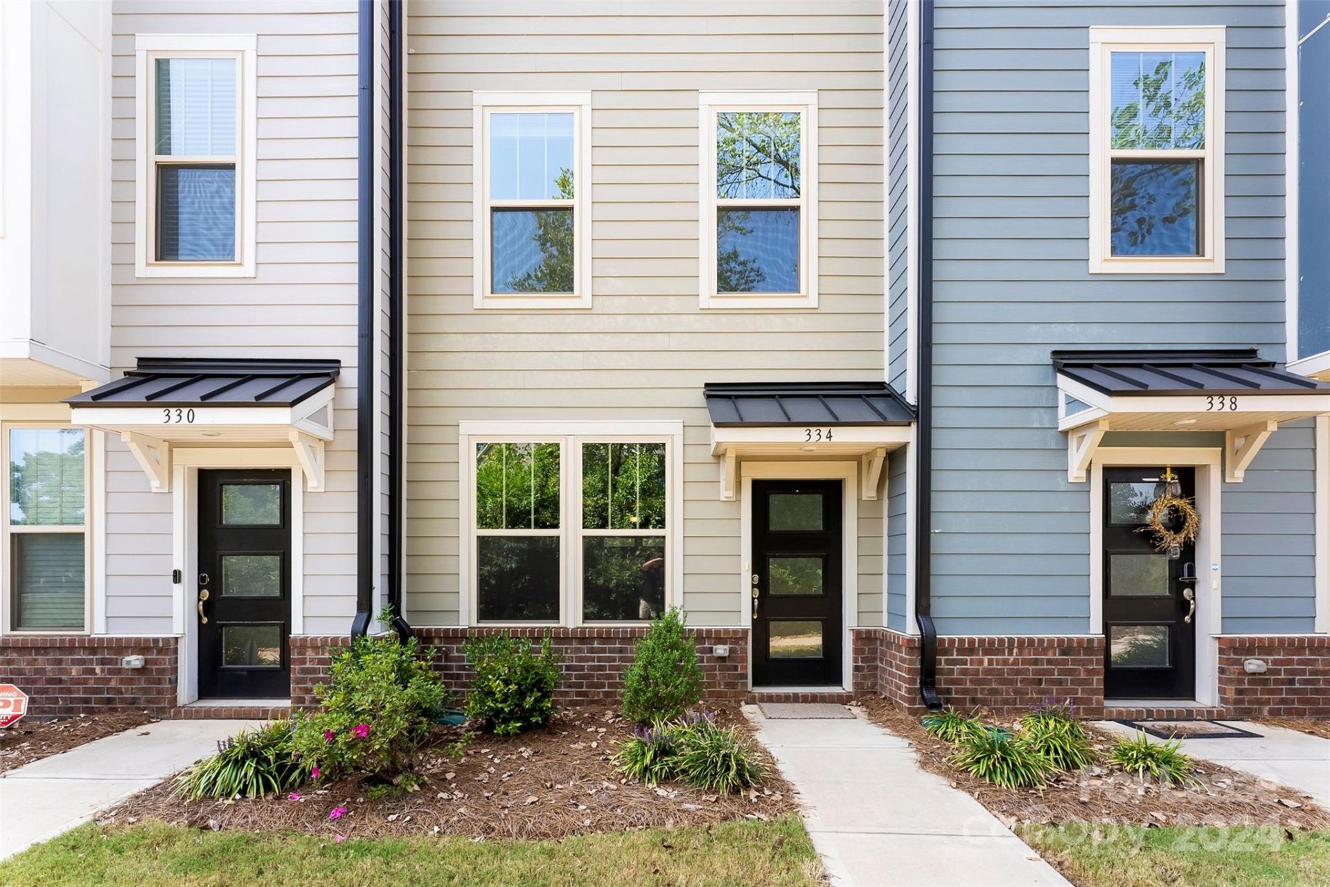 Property image 1 at 334 Simeon Drive, Charlotte, NC 28208