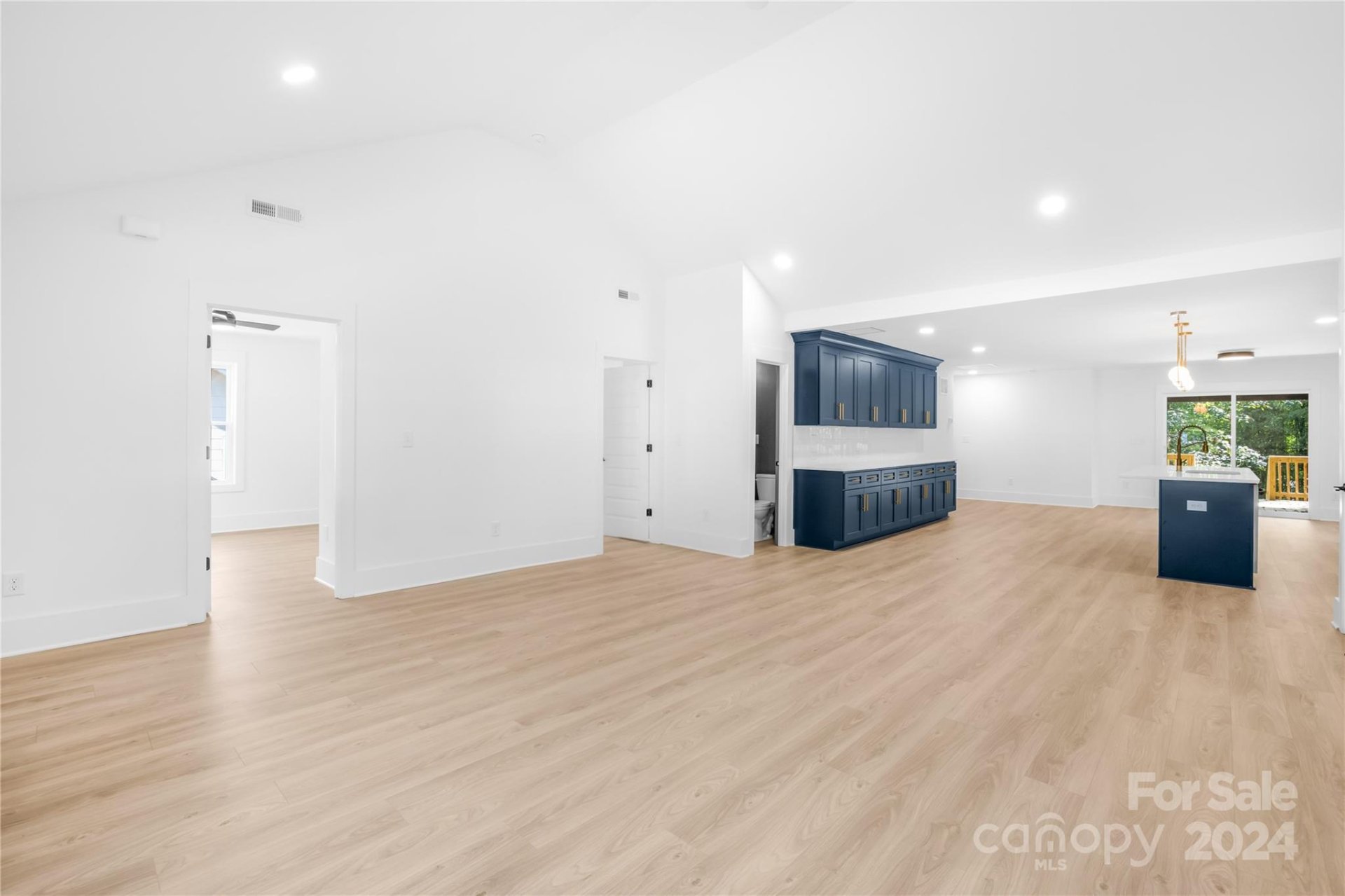 Property image 4 at 1833 Garibaldi Avenue, Charlotte, NC 28208