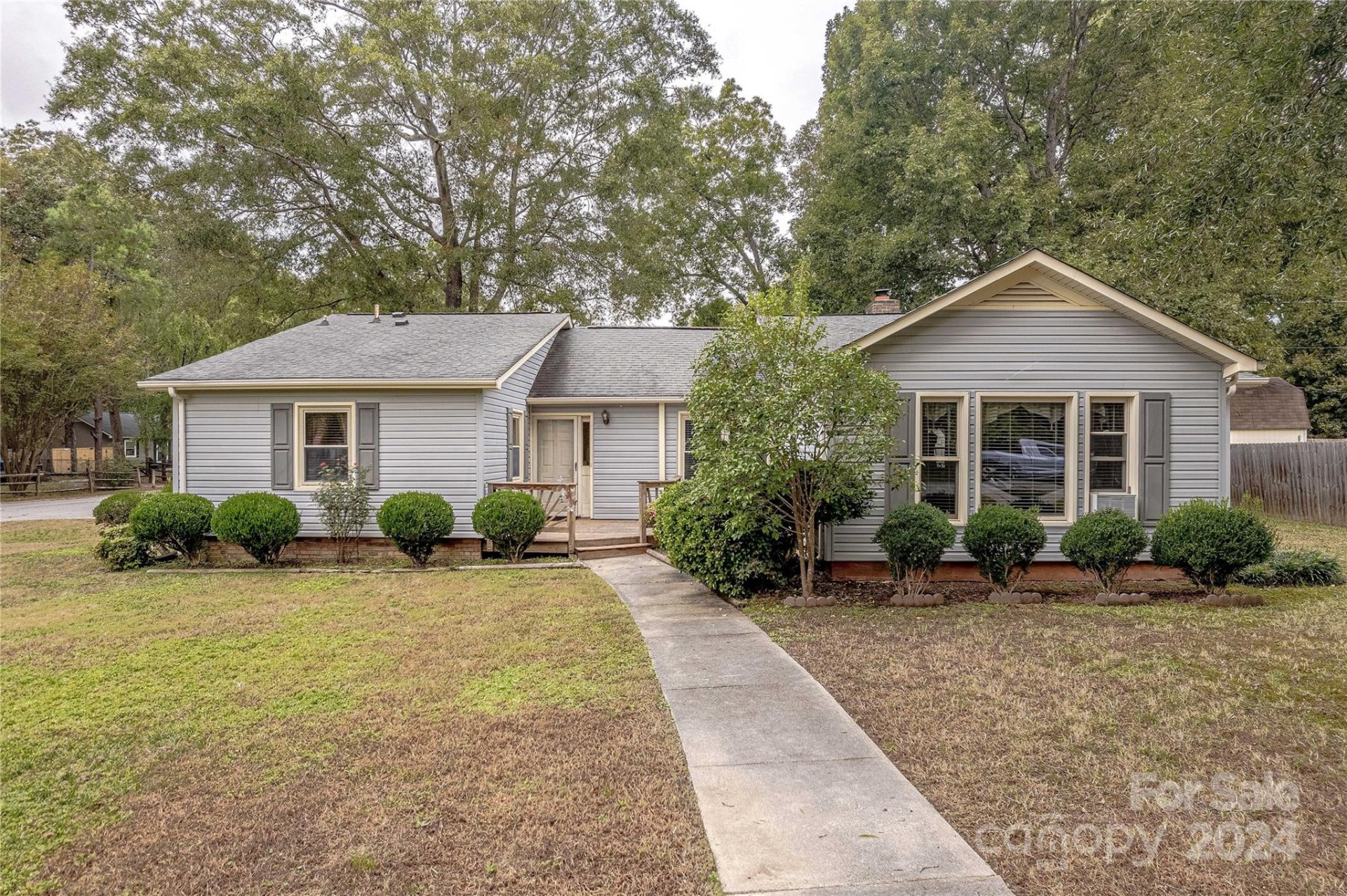 6201 Stoneyridge Drive