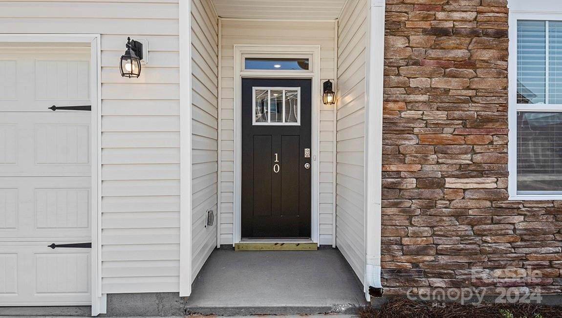 Property image 3 at 592 Country Oak Drive, Asheville, NC 28804