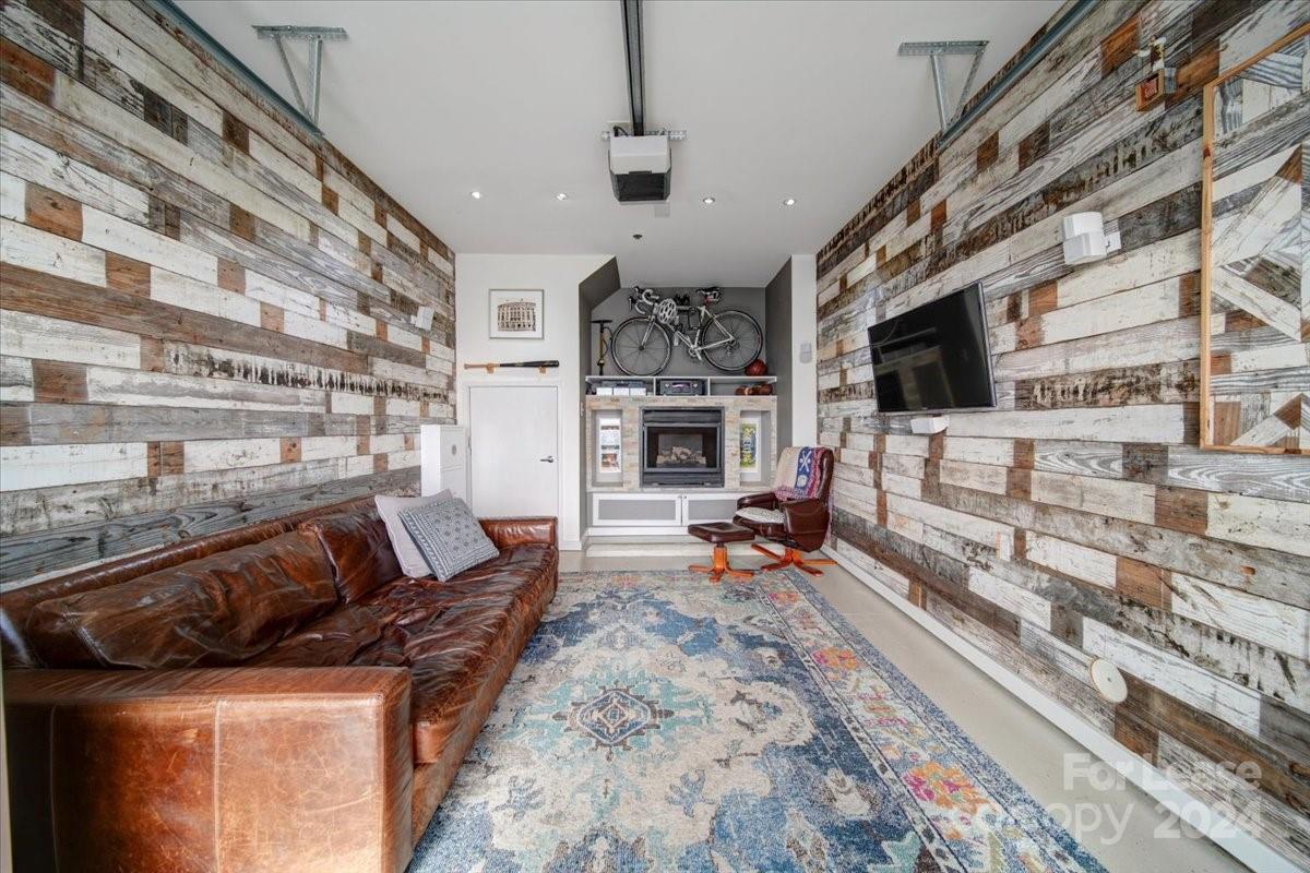 Celadon, Charlotte Community