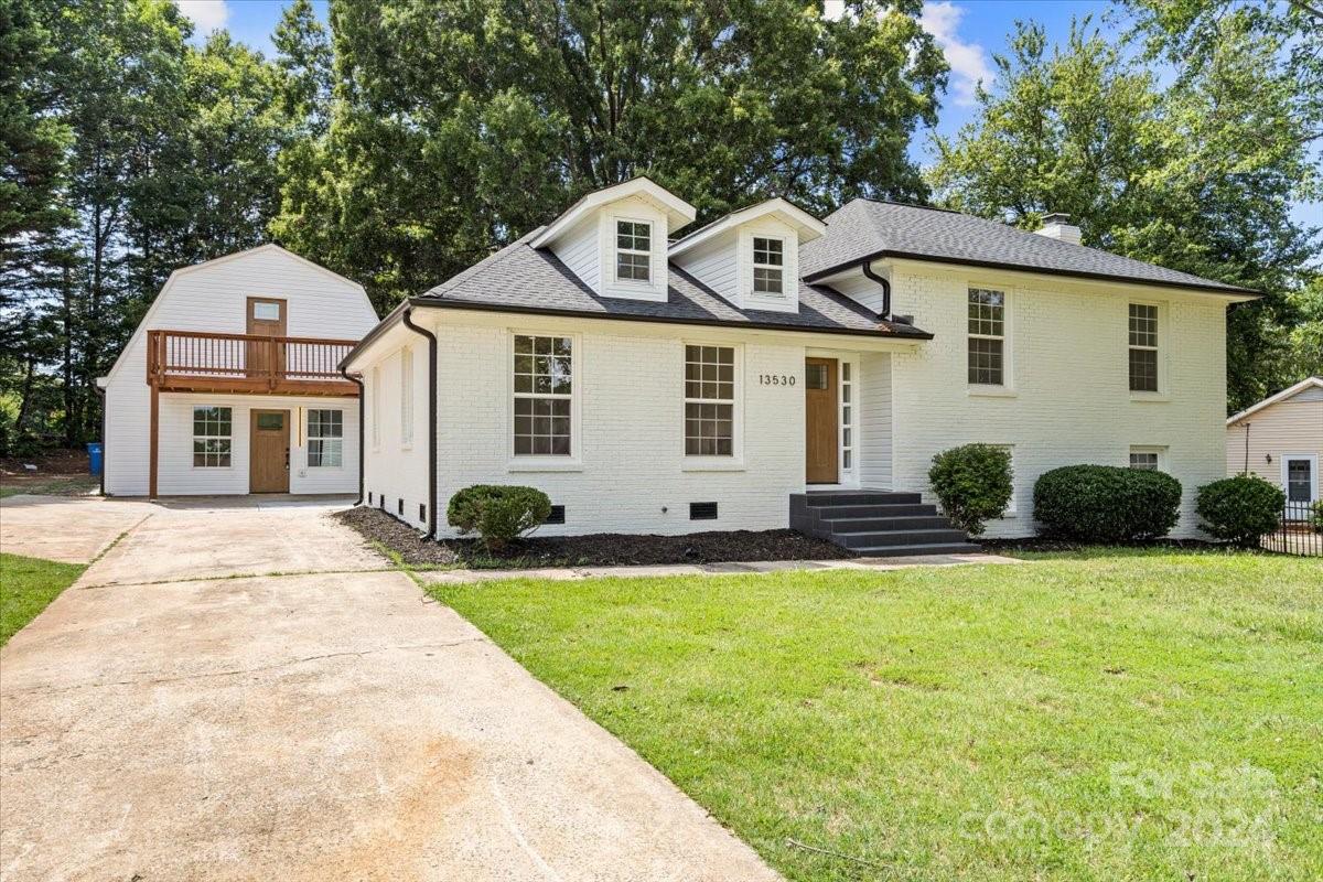 Property image 1 at 13530 Four Oaks Lane, Matthews, NC 28105