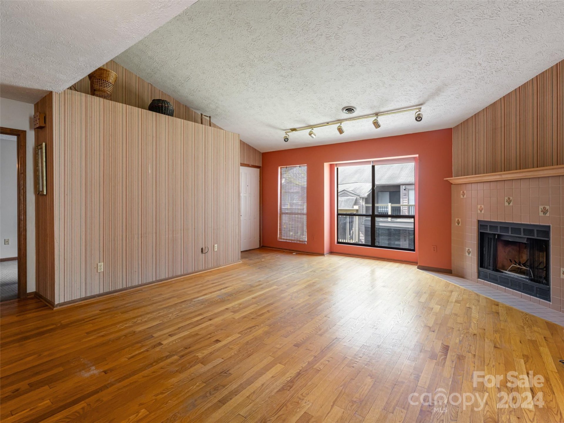 Property image 5 at 38 Ravencroft Lane, Asheville, NC 28803