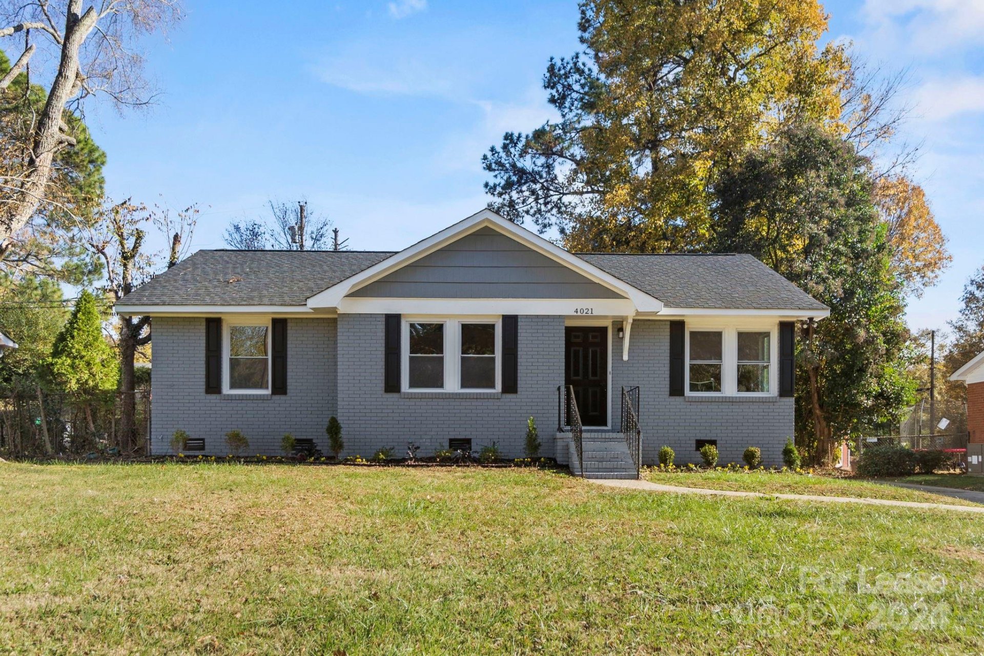 Property image 1 at 4021 Sunnycrest Lane, Charlotte, NC 28217