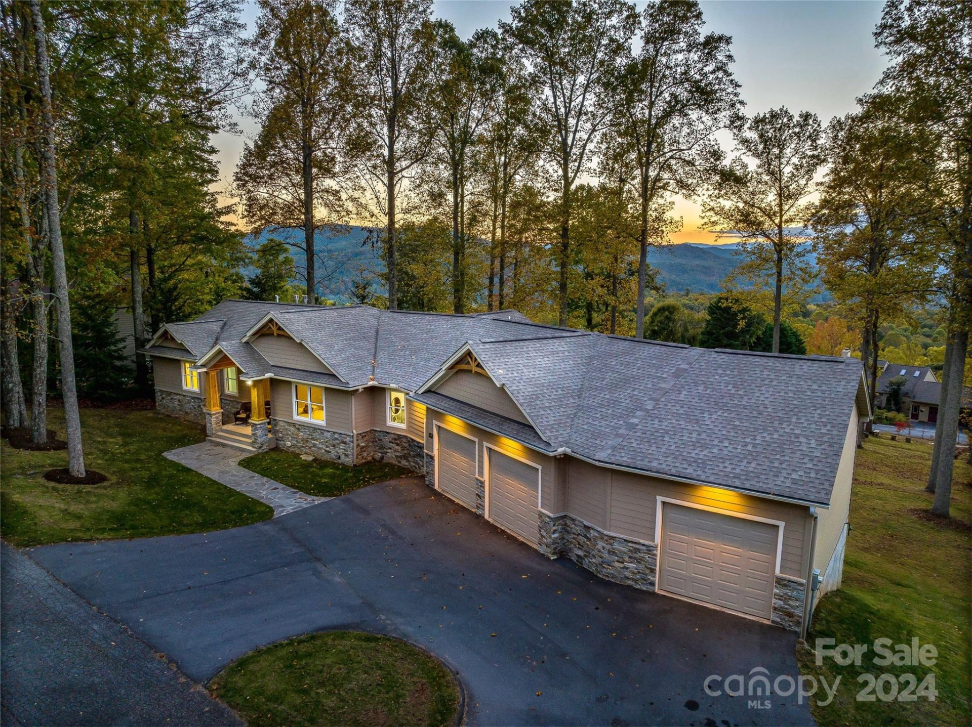 Rambling Hills, Hendersonville Community