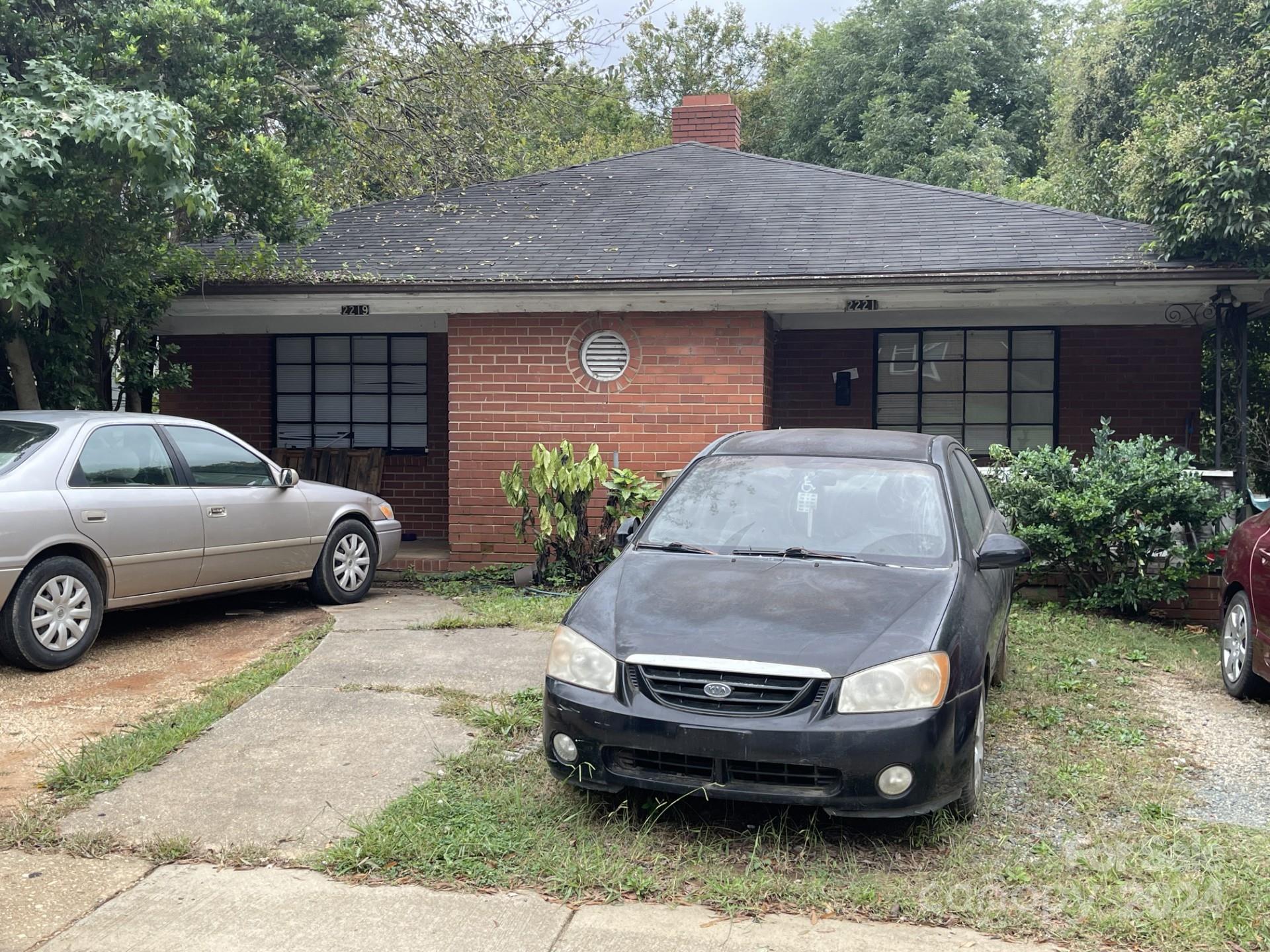 Property image 1 at 2219 Rozzelles Ferry Road, Charlotte, NC 28208