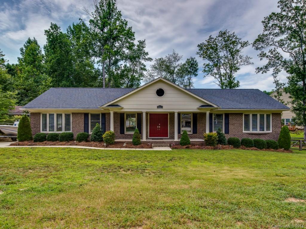 Property image 1 at 10608 Knox Avenue, Matthews, NC 28105