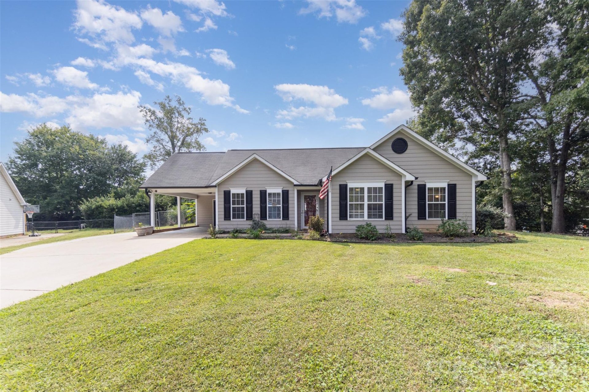 Property image 2 at 105 Chinaberry Court, Gastonia, NC 28052