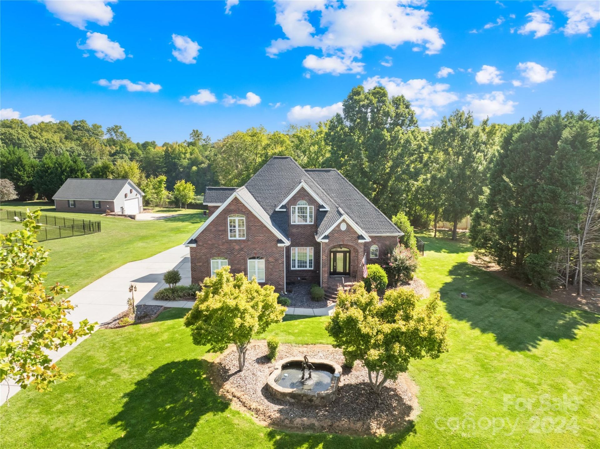 Property image 2 at 115 S Gibbs Road, Mooresville, NC 28117