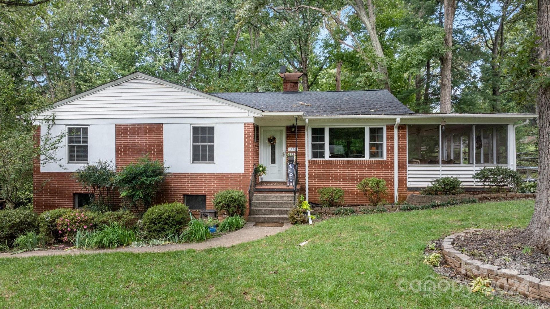 715 2nd Avenue Place