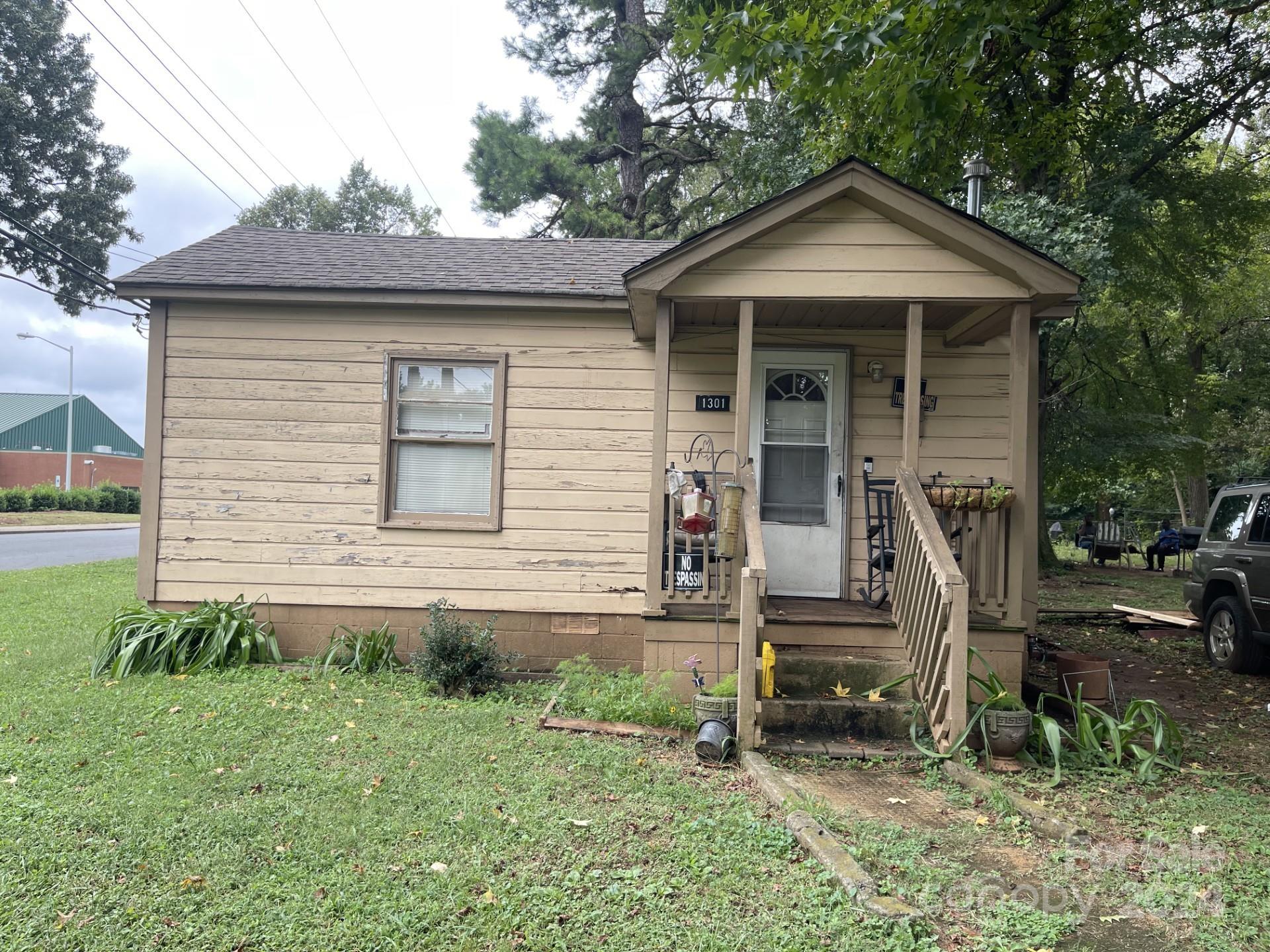 Property image 1 at 1301 Hateras Avenue, Charlotte, NC 28216