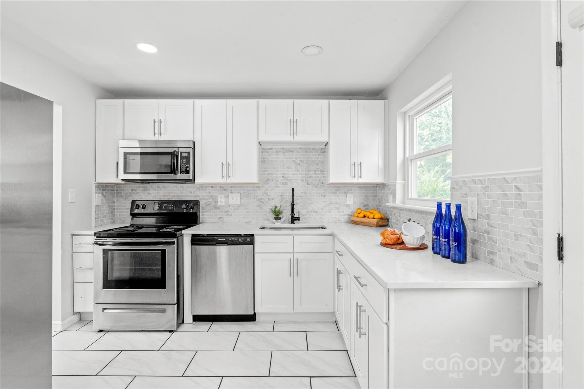 Property image 3 at 6735 Covecreek Drive, Charlotte, NC 28215
