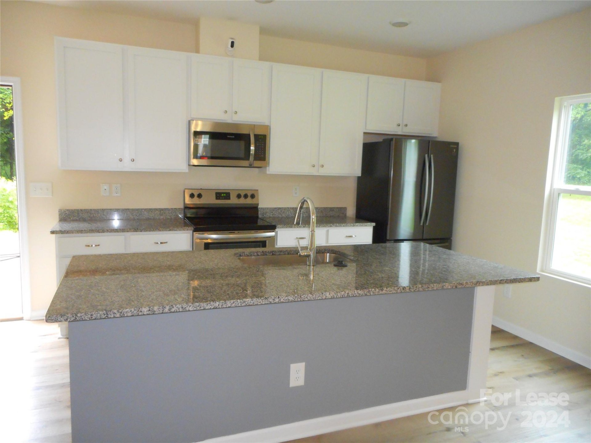 Property image 3 at 312 W Todd Lane, Charlotte, NC 28208