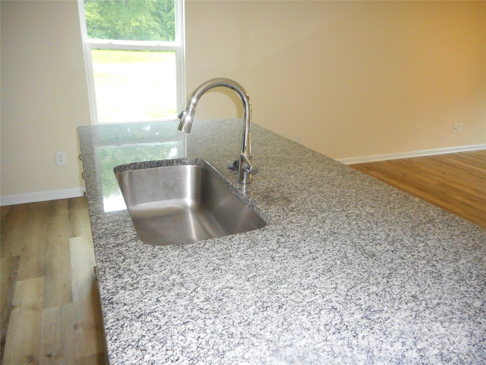 Property image 4 at 312 W Todd Lane, Charlotte, NC 28208