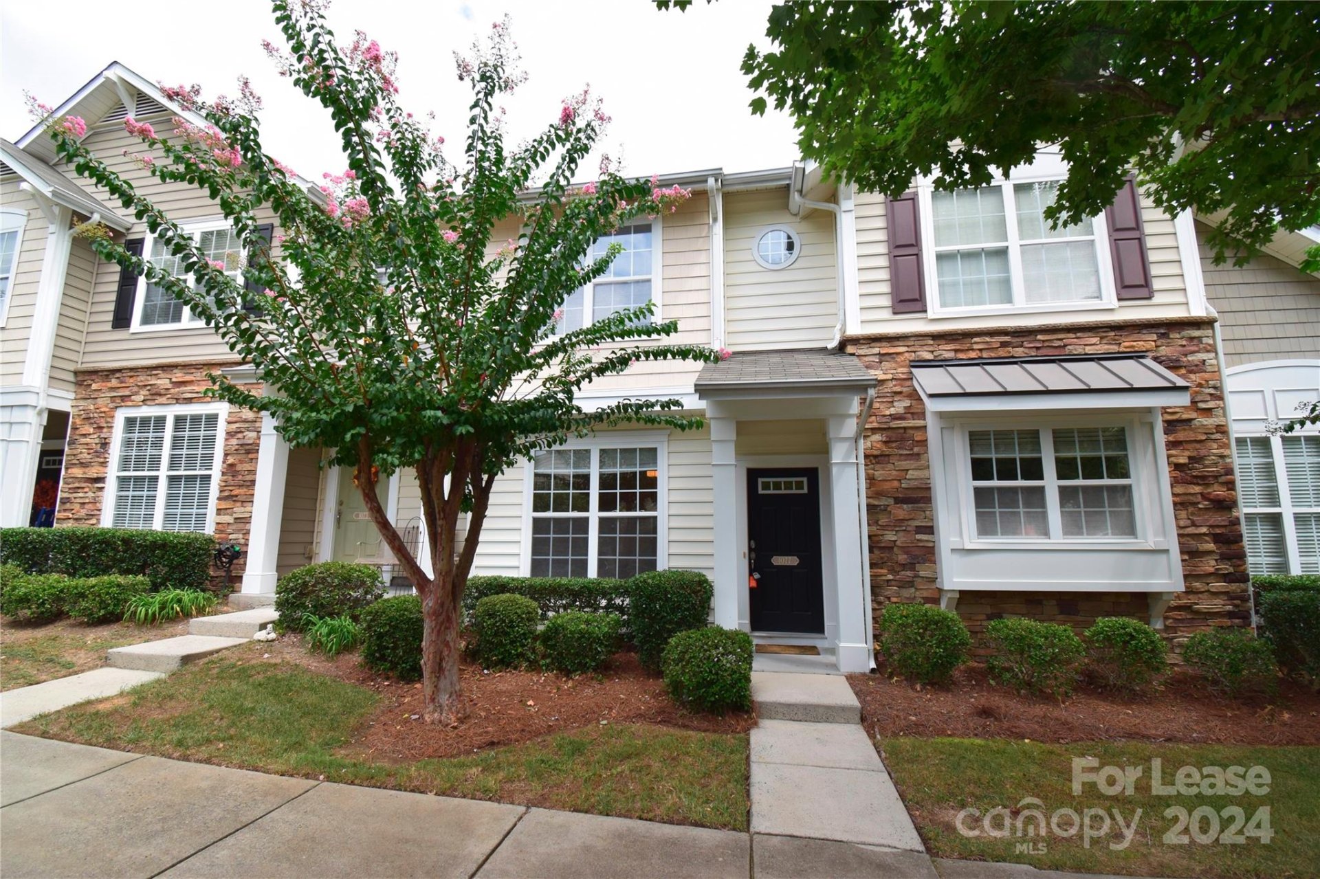 Property image 1 at 1077 Woodglen Lane, Matthews, NC 28104