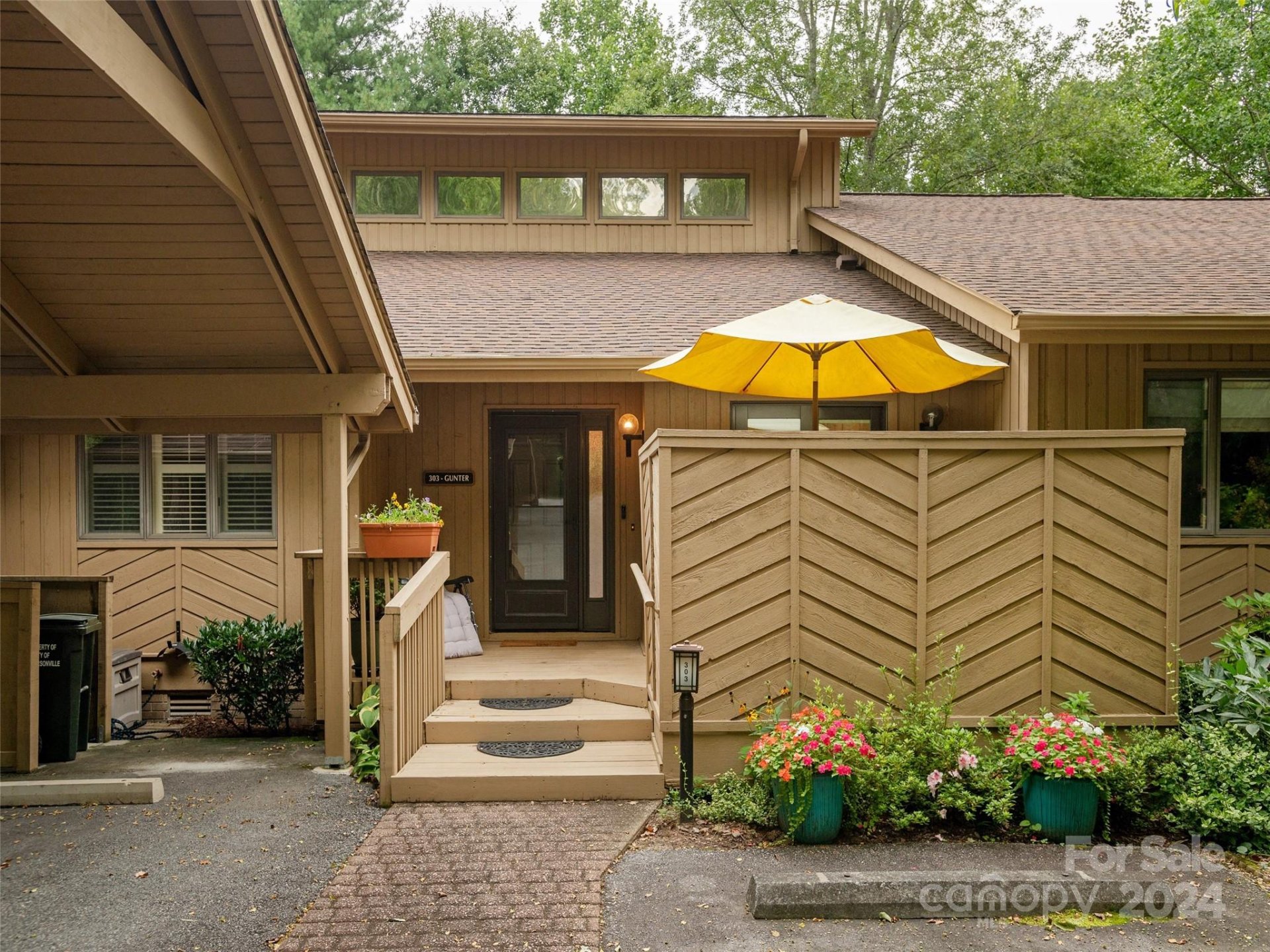 Property image 2 at 303 White Oak Drive, Hendersonville, NC 28791