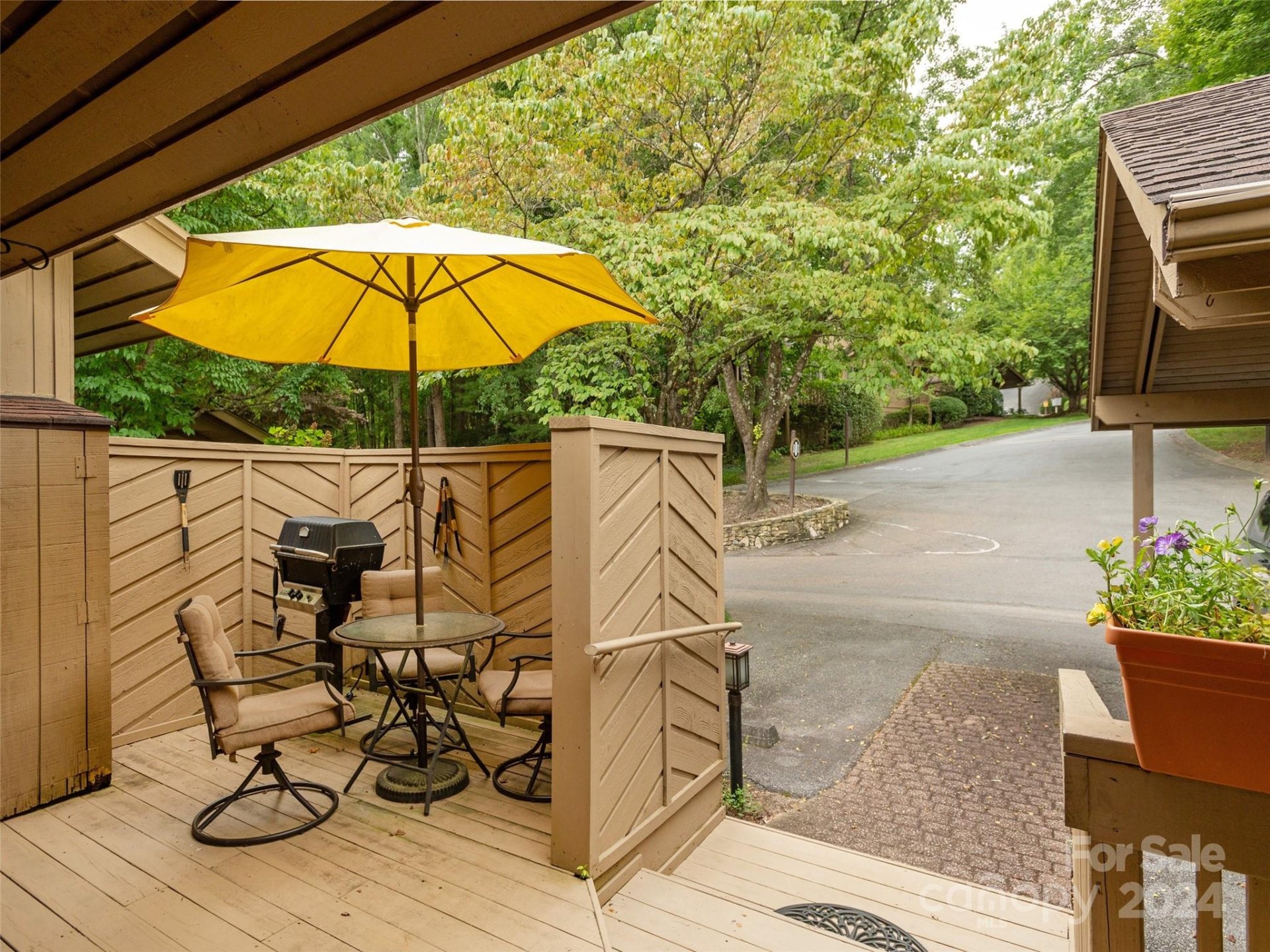 Property image 3 at 303 White Oak Drive, Hendersonville, NC 28791