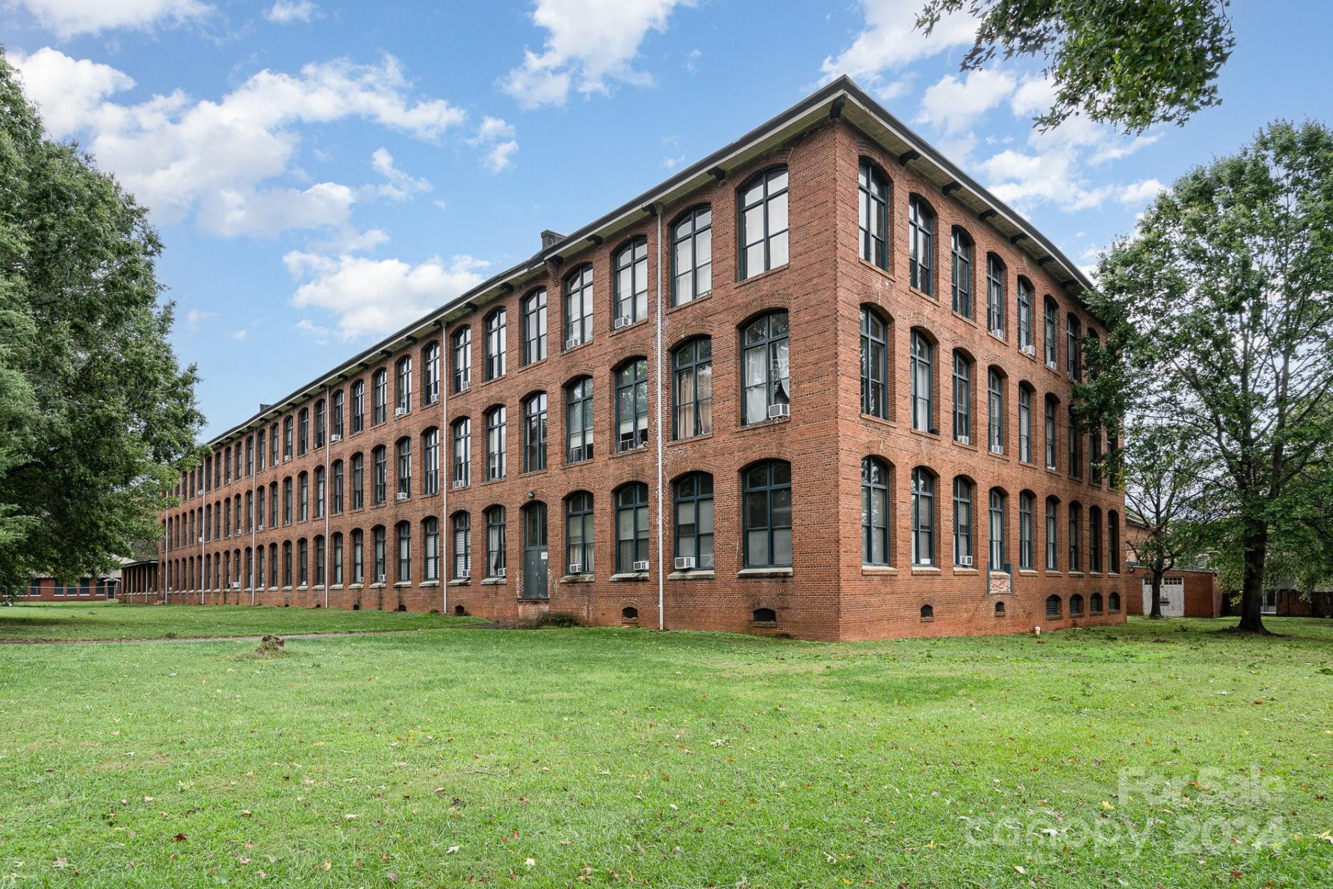 Property image 1 at 201 S Hoskins Road, Charlotte, NC 28208