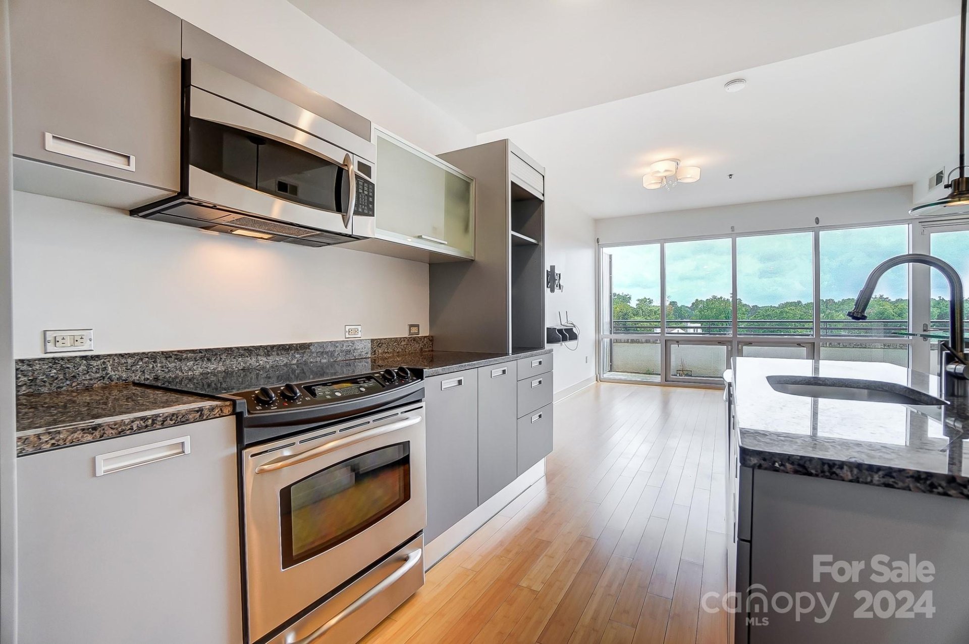 Property image 2 at 1133 Metropolitan Avenue, Charlotte, NC 28204