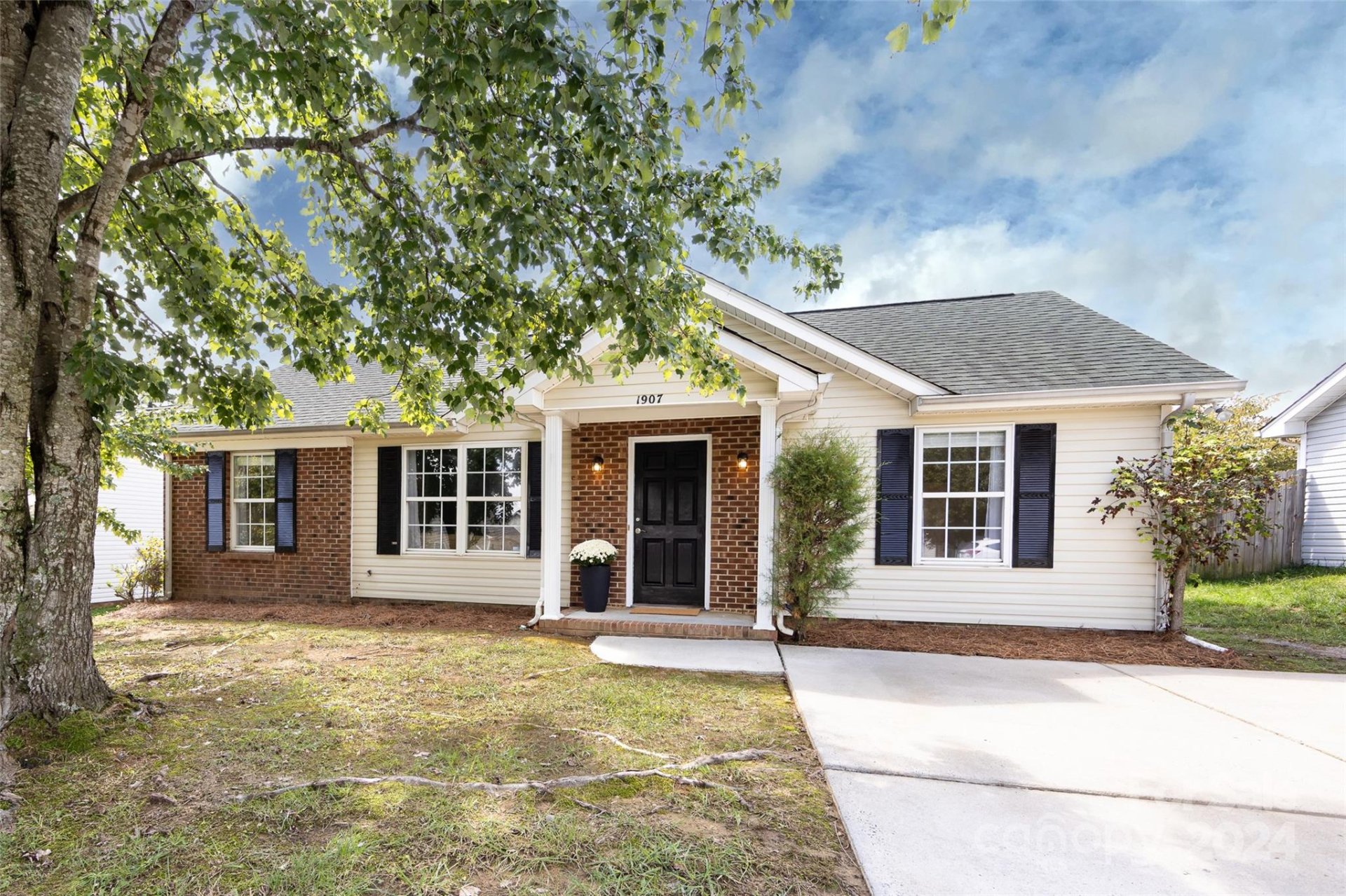 Property image 1 at 1907 Dietrich Lane, Charlotte, NC 28262