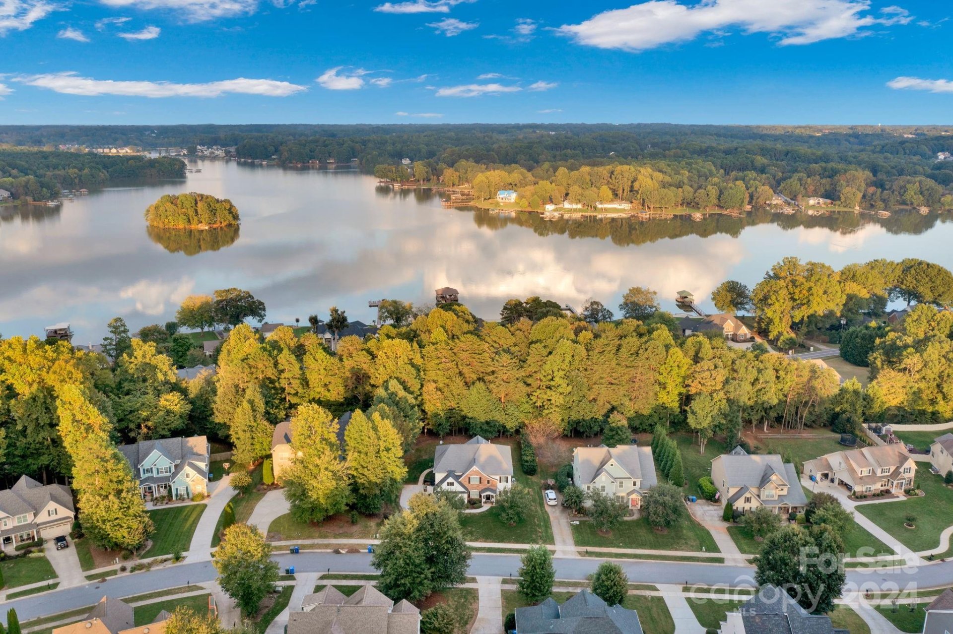 115 Lakeshore Hills Drive