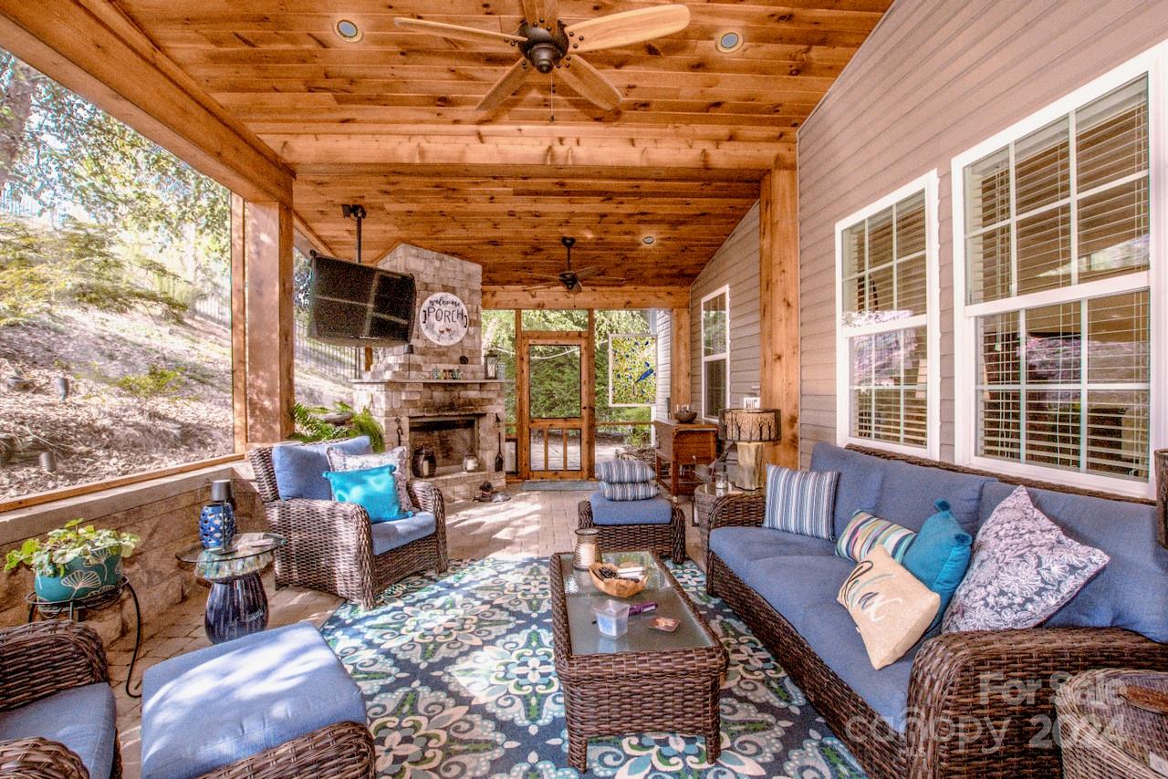 152 Chollywood Drive