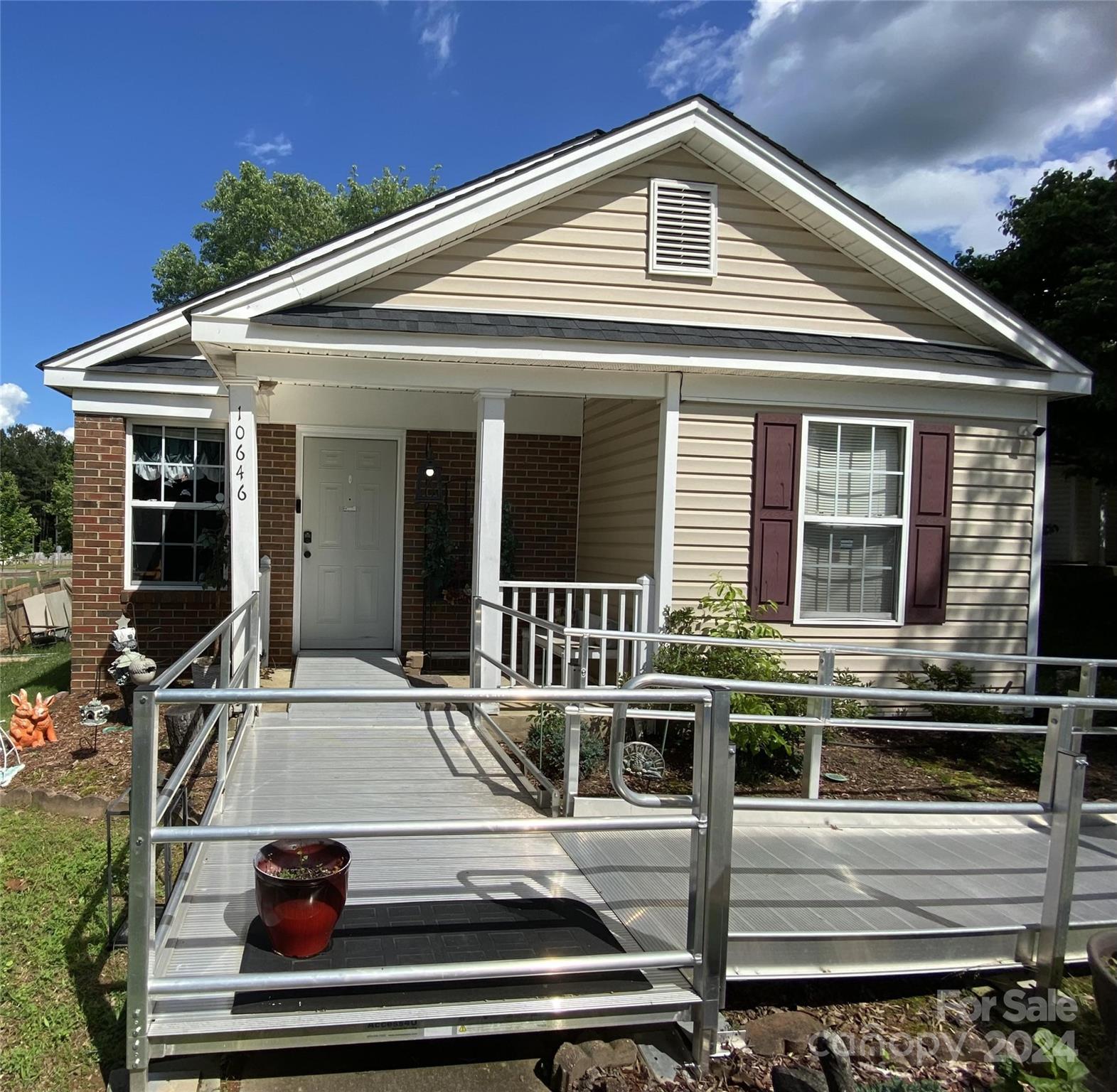 Property image 1 at 10646 Coulport Lane, Charlotte, NC 28215