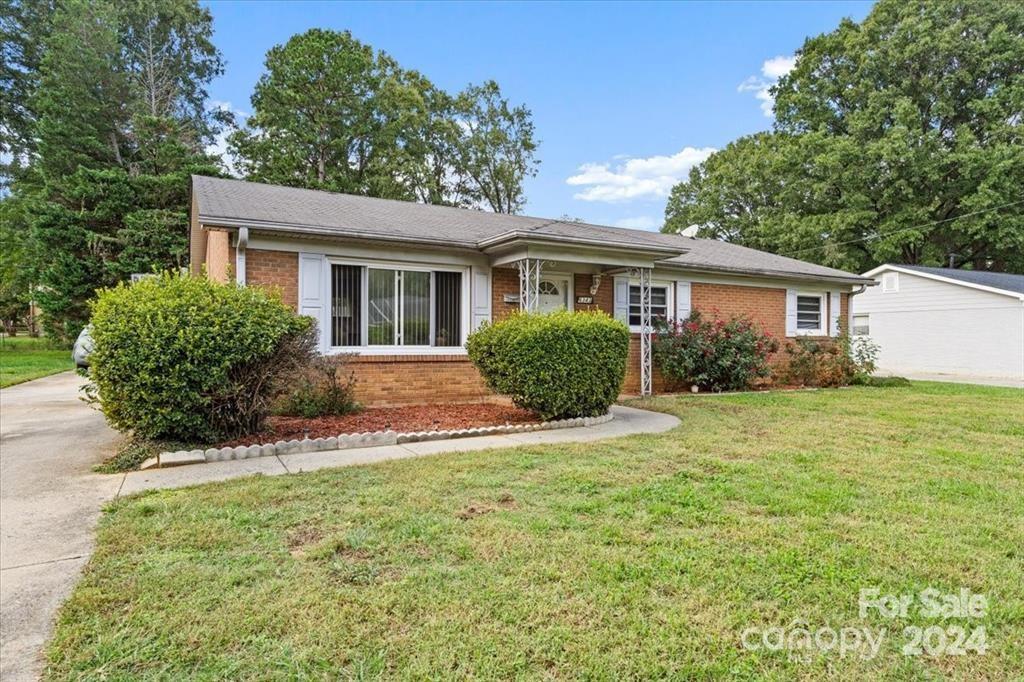 Property image 1 at 6343 Covecreek Drive, Charlotte, NC 28215