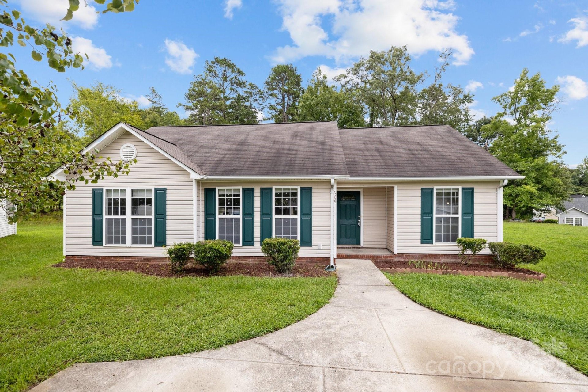 904 Rucker Cliff Drive