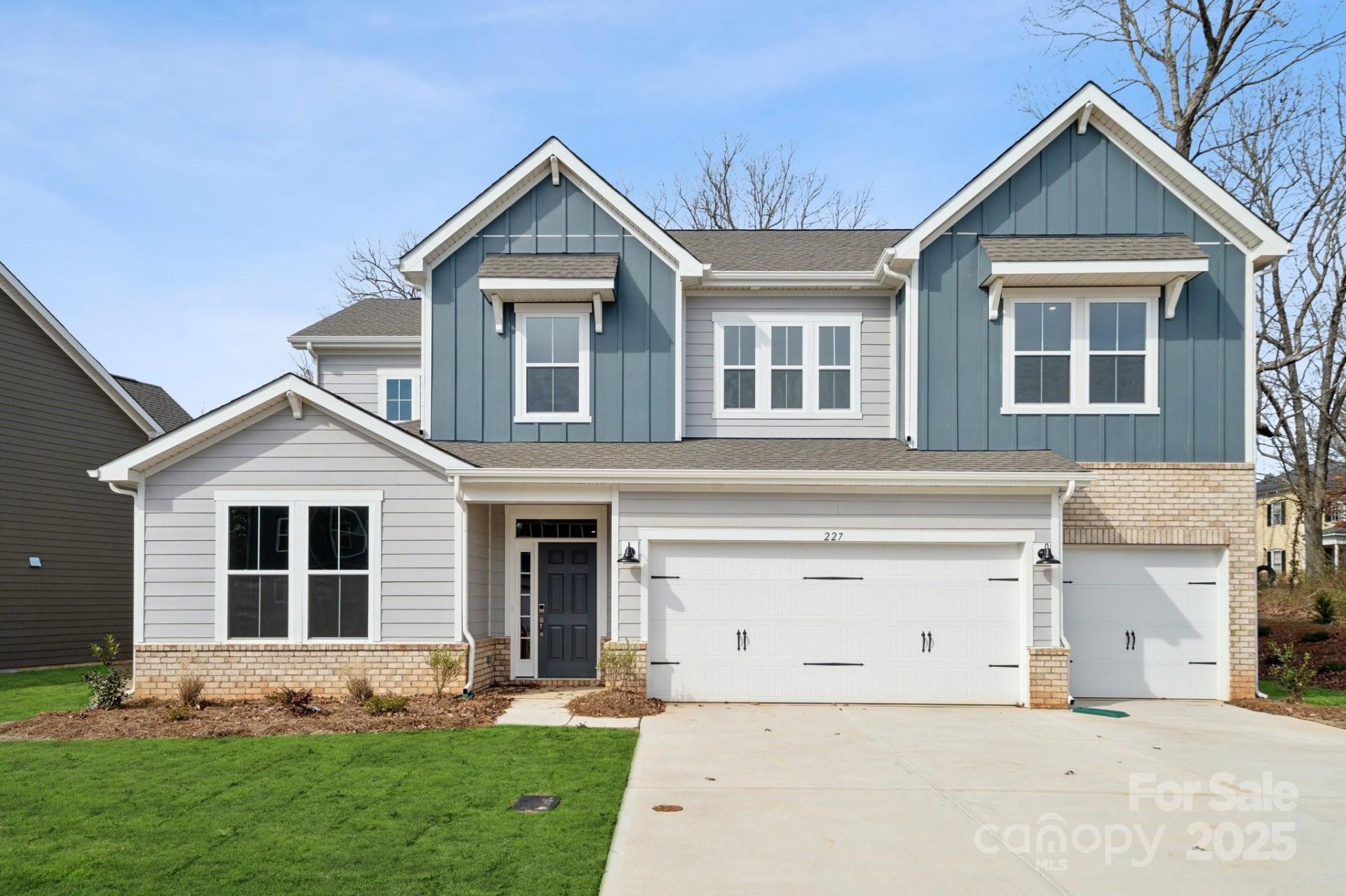 227 E Warfield Drive