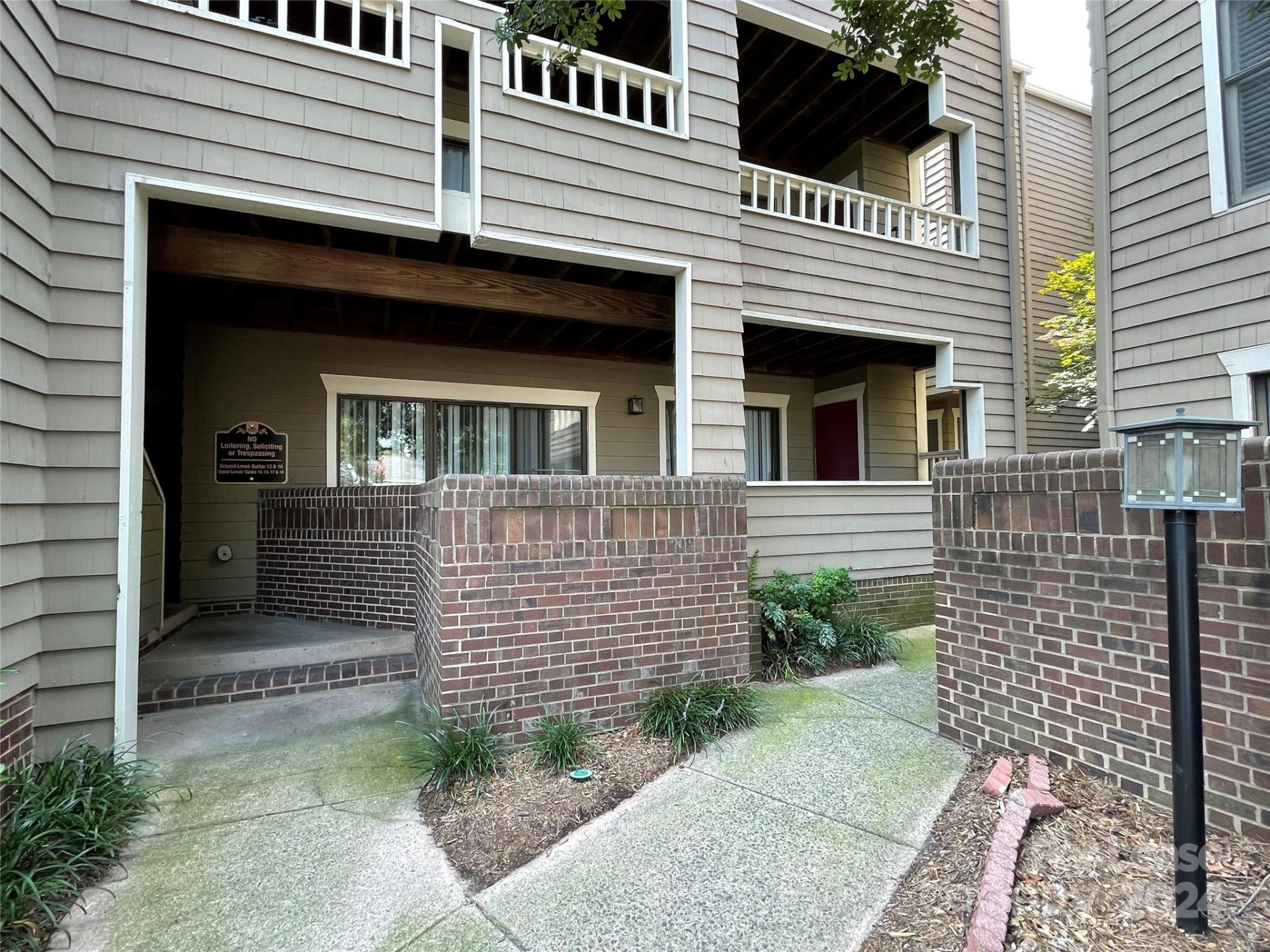212 W 10th Street