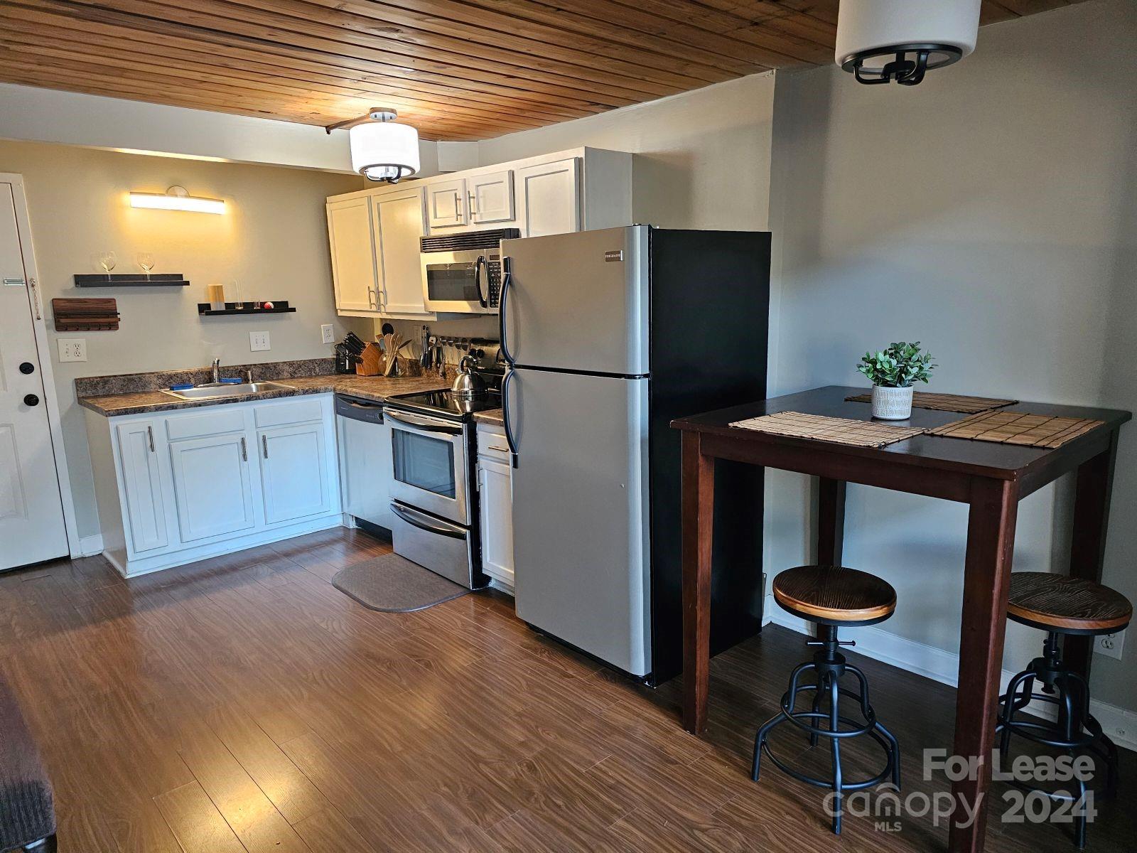 Property image 1 at 201 S Hoskins Road, Charlotte, NC 28208