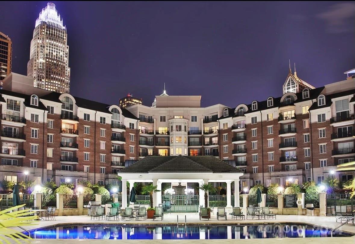 Property image 1 at 300 W 5th Street, Charlotte, NC 28202