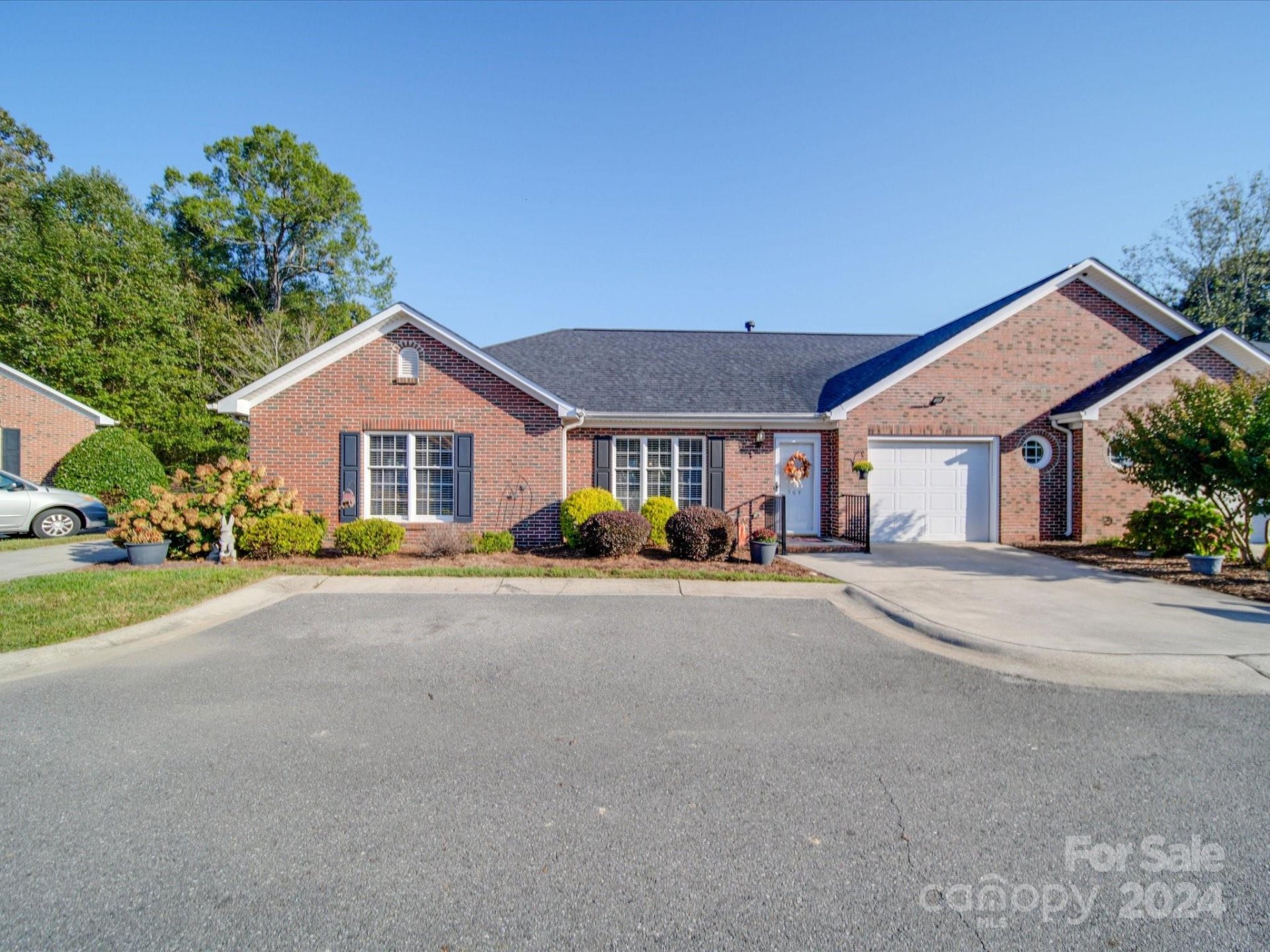 Property image 1 at 564 Royalty Court, Gastonia, NC 28054