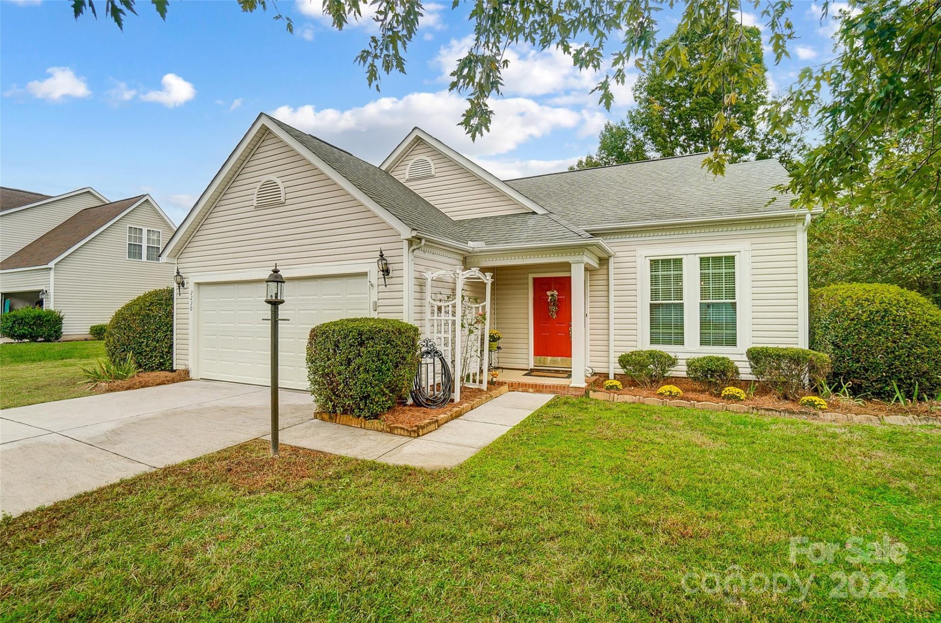 Property image 1 at 2230 Coatsdale Lane, Matthews, NC 28104