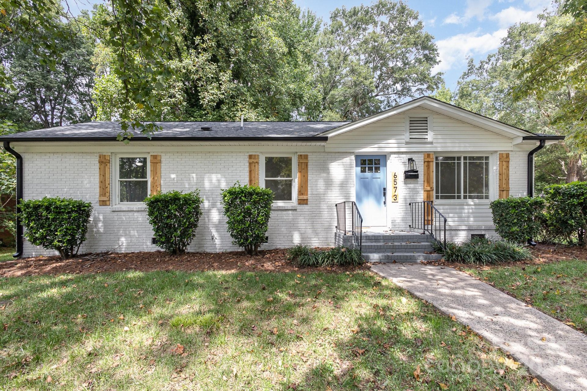 Property image 1 at 6573 Covecreek Drive, Charlotte, NC 28215