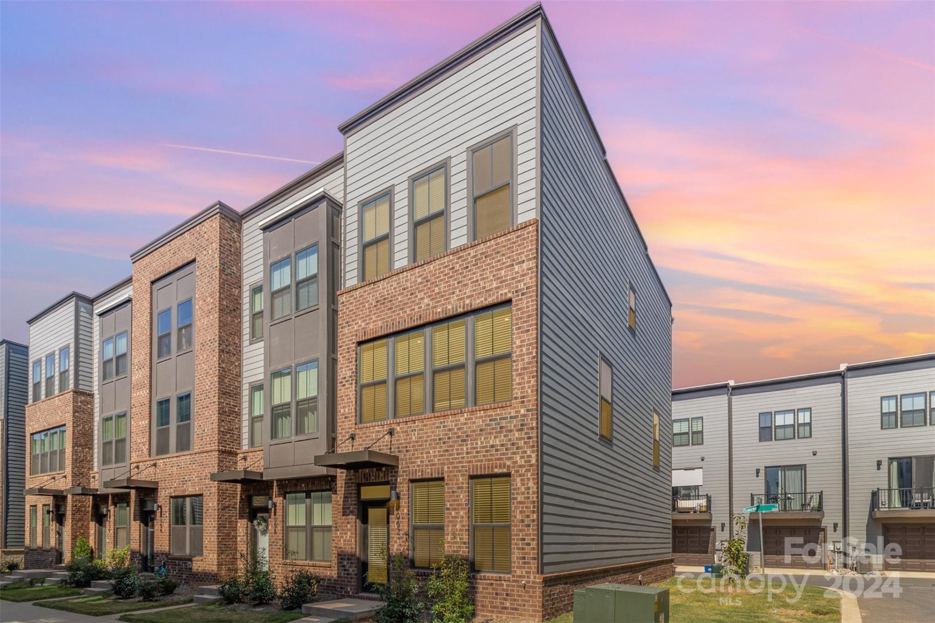 1062 Simcoe Lane