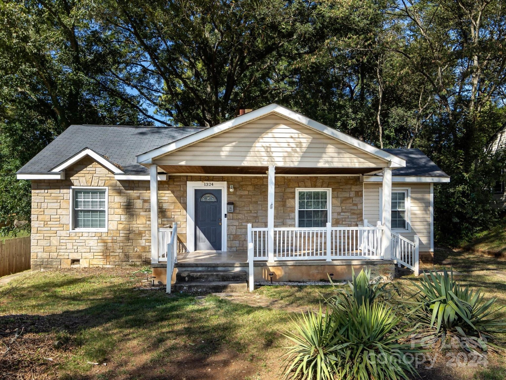 Property image 1 at 1324 Bethel Road, Charlotte, NC 28208