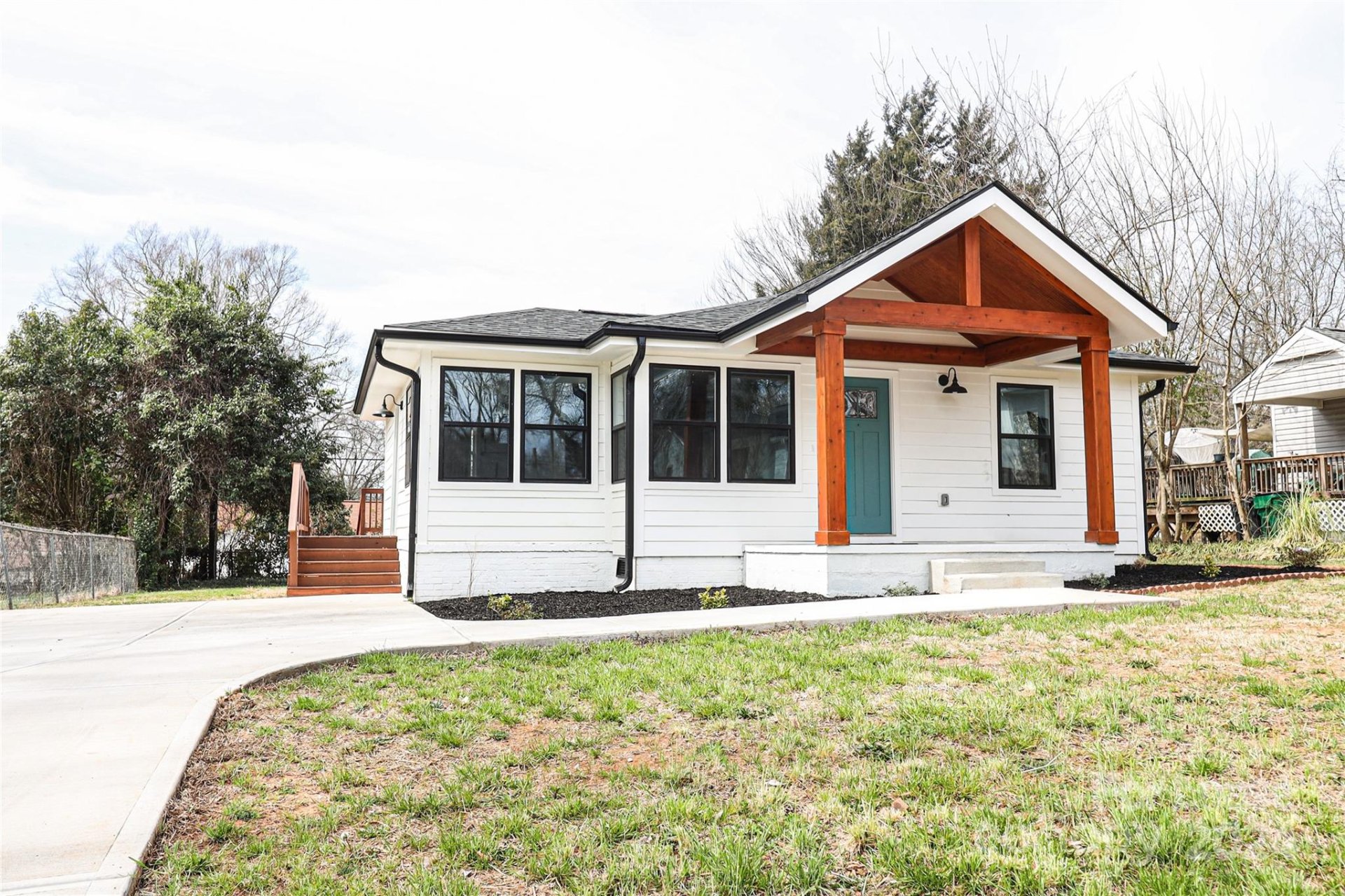 Property image 1 at 609 Seldon Drive, Charlotte, NC 28216