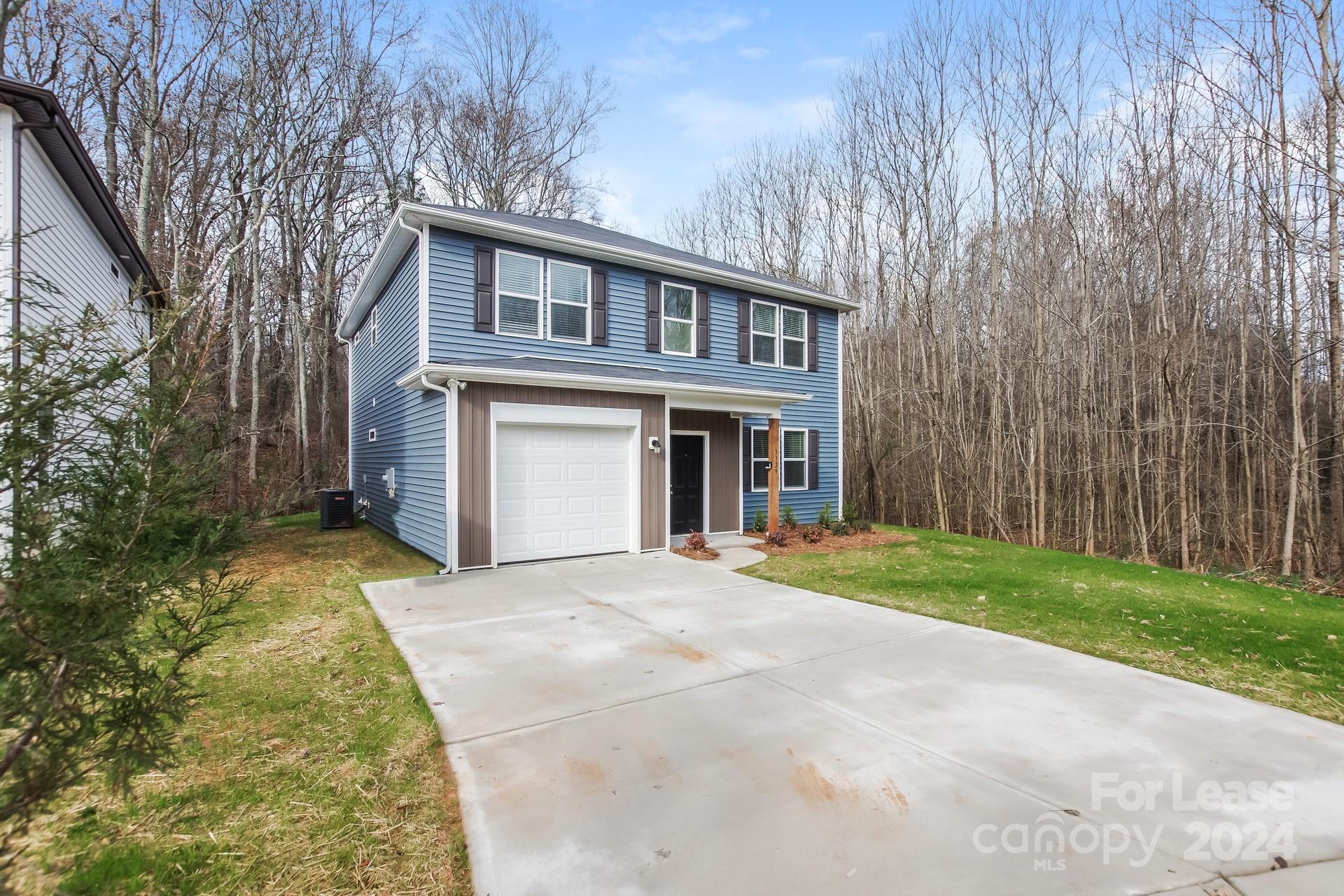 Property image 1 at 3329 Osceola Lane, Charlotte, NC 28269