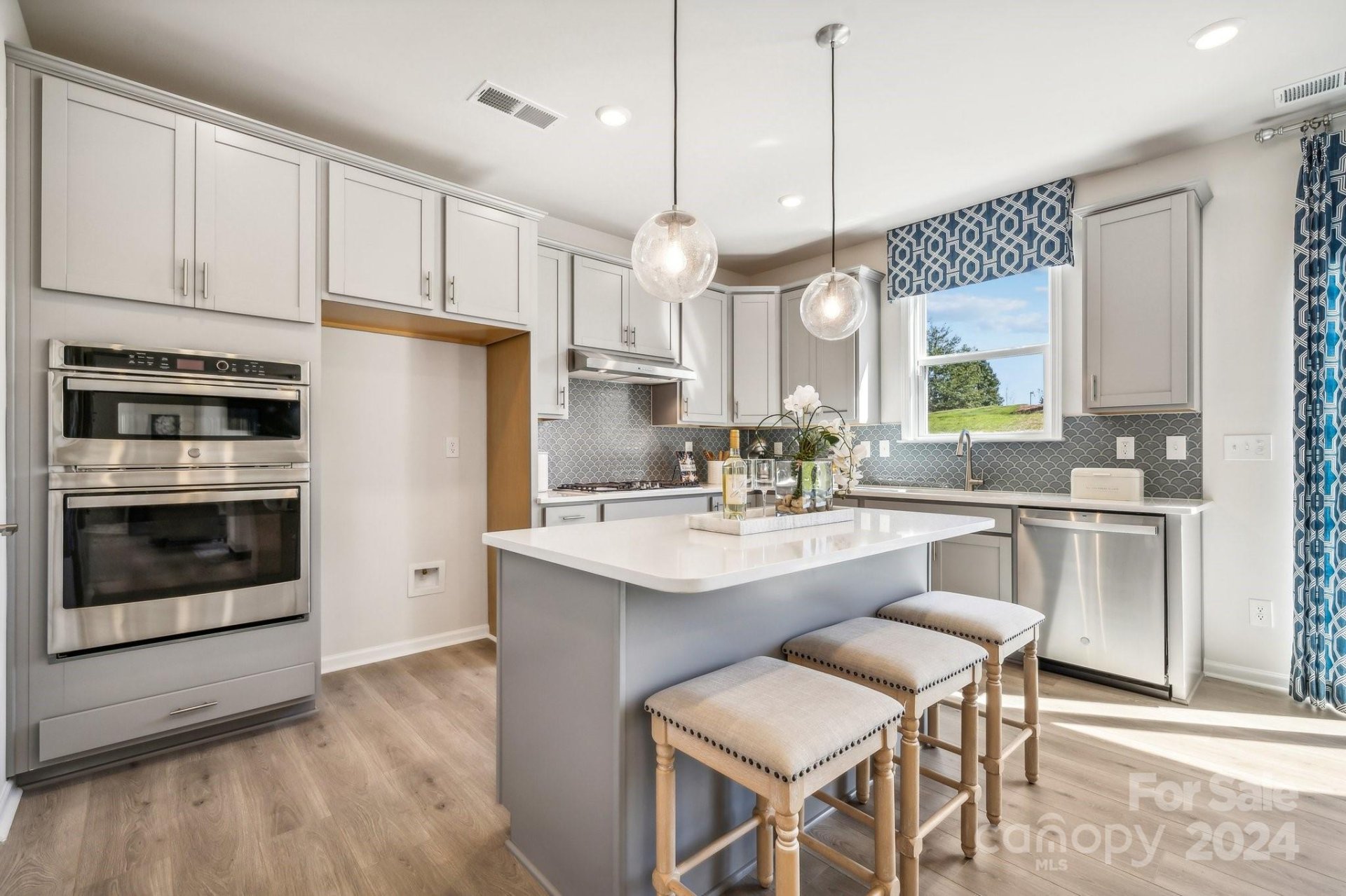 1406 Hubert Graham Way