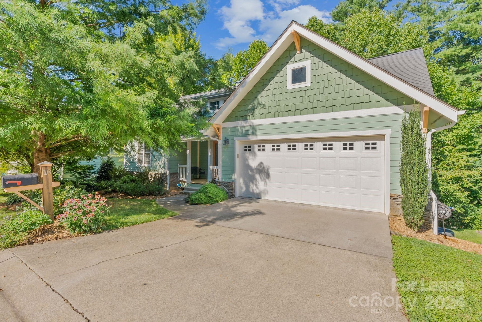 Property image 1 at 18 Oakhaven Terrace, Asheville, NC 28803