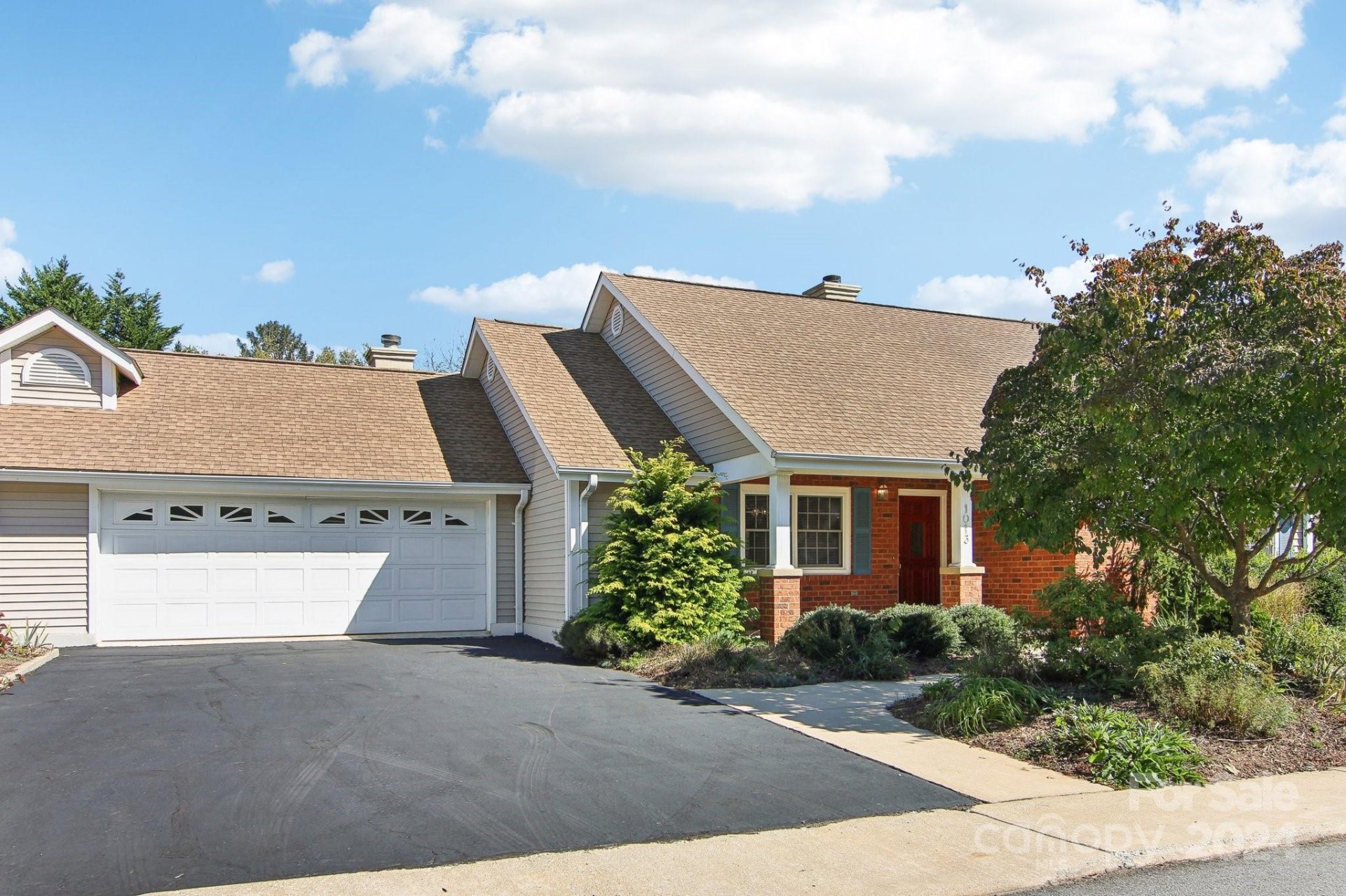 Property image 1 at 1013 Saddlebrook Drive, Hendersonville, NC 28739