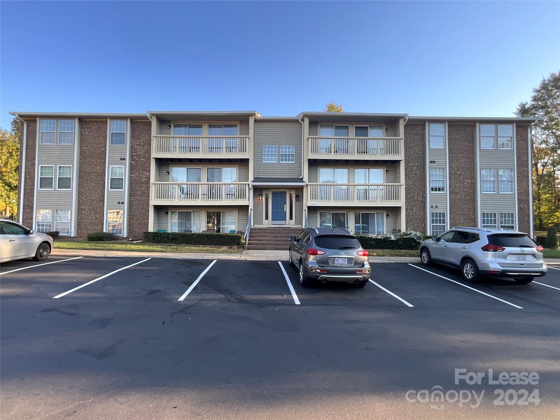 Property image 1 at 1624 Arlyn Circle, Charlotte, NC 28213