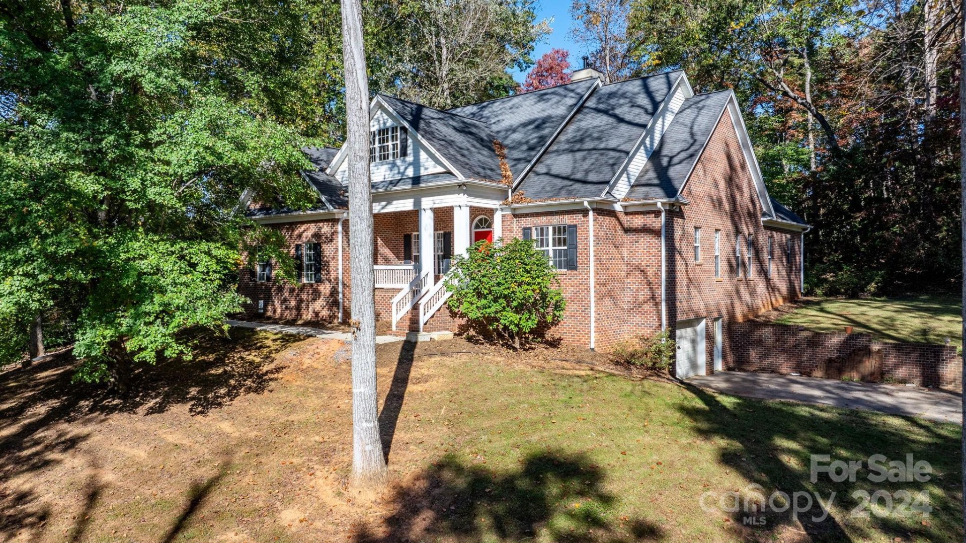 Rainbow Hills, Hickory Community
