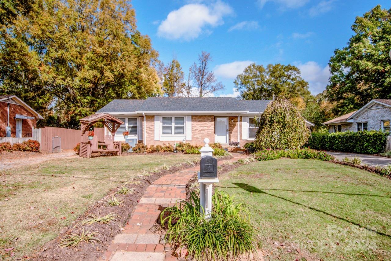 Property image 2 at 834 Brookwood Drive, Mooresville, NC 28115