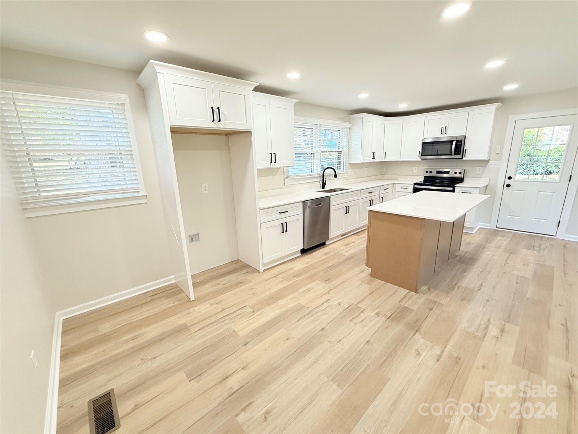 Property image 1 at 407 Larkhall Court, Gastonia, NC 28052