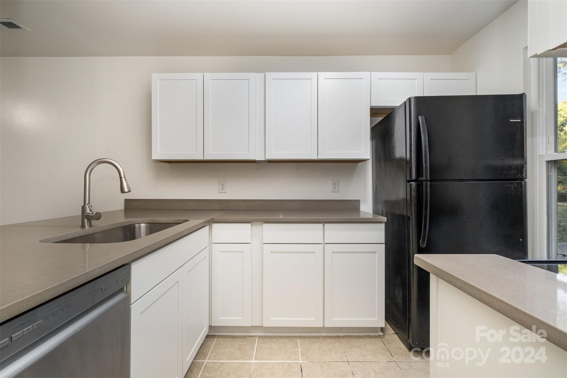 Property image 4 at 4051 Briarhill Drive, Charlotte, NC 28215