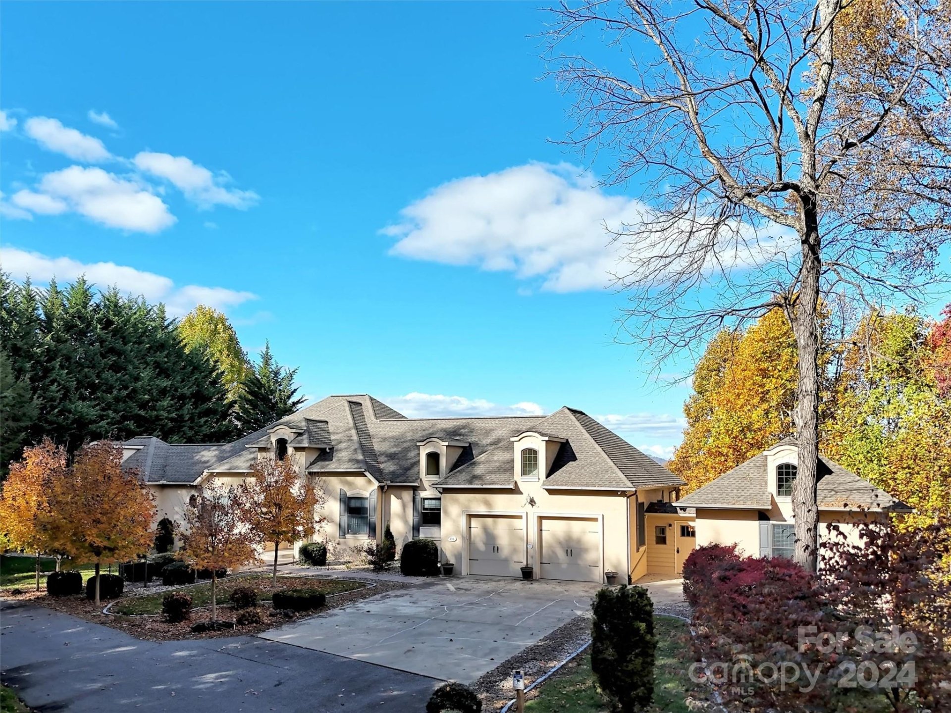 Property image 1 at 236 Pavilion Lane, Waynesville, NC 28786