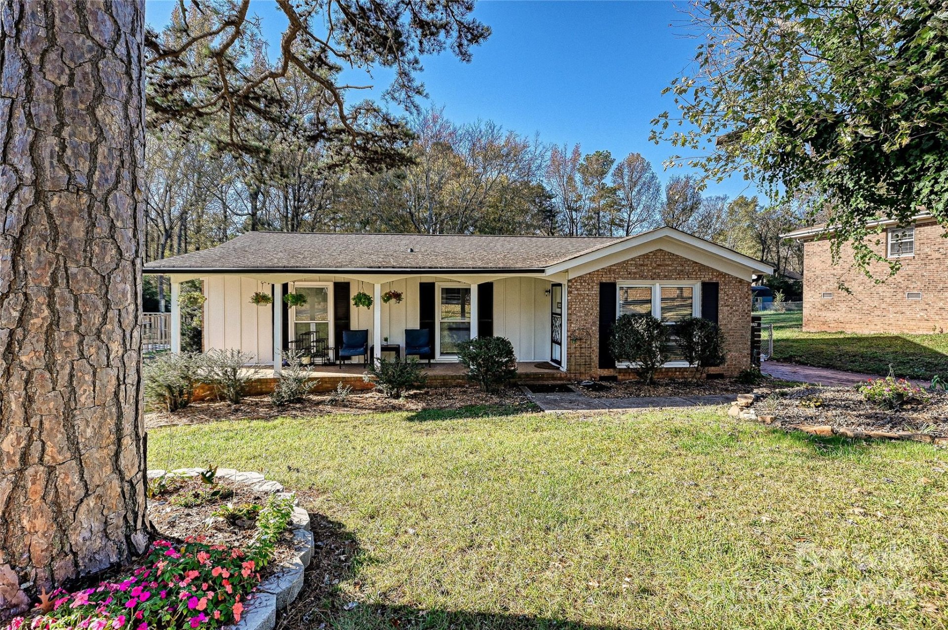 Property image 1 at 6925 Glenmoor Drive, Charlotte, NC 28214